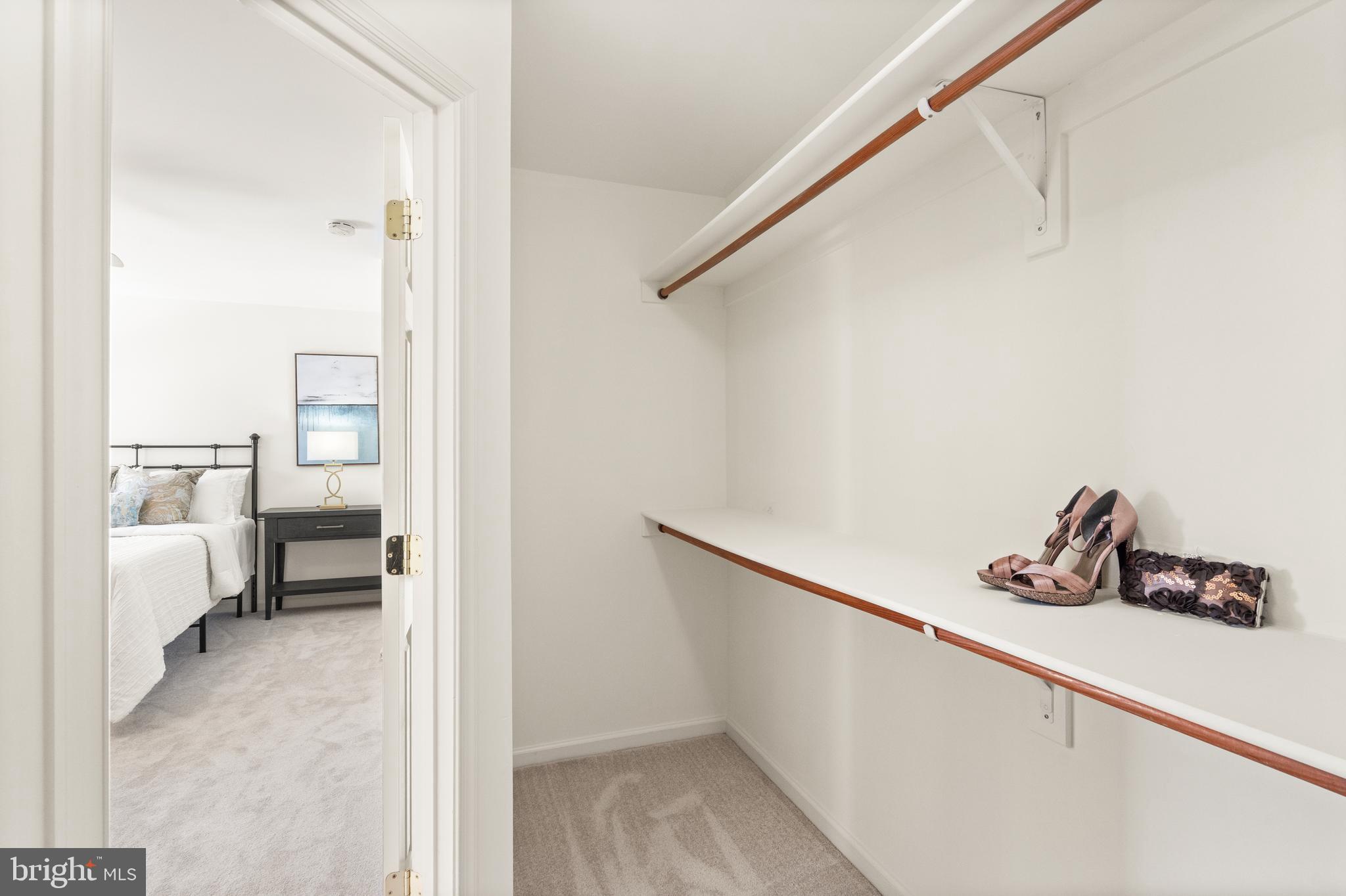 ASHBURN VILLAGE - Residential