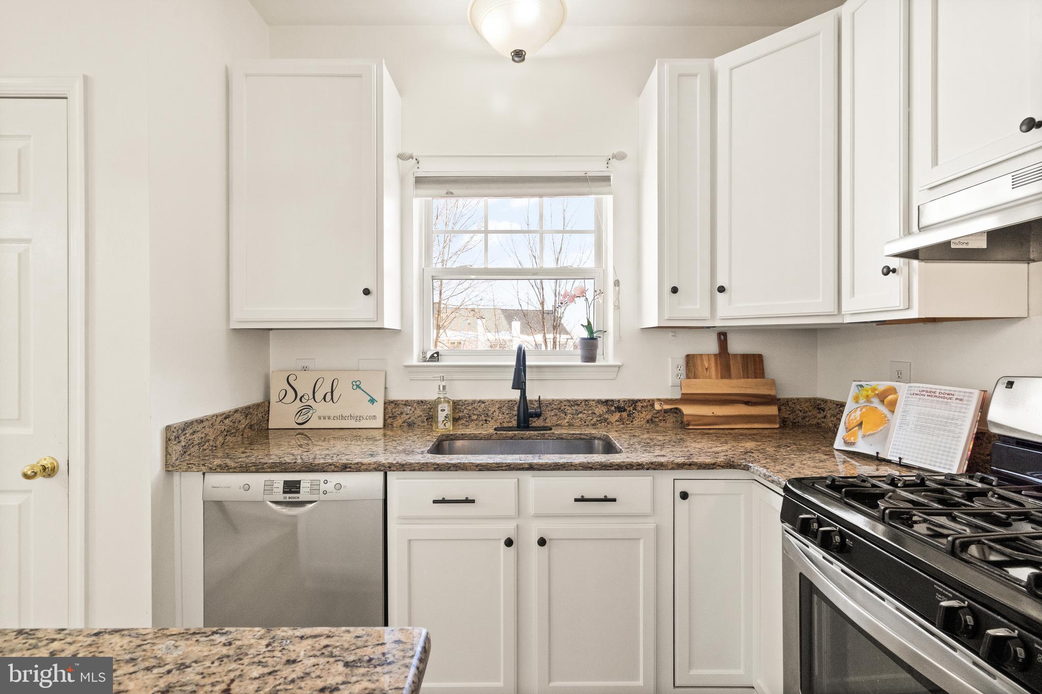 ASHBURN VILLAGE - Residential
