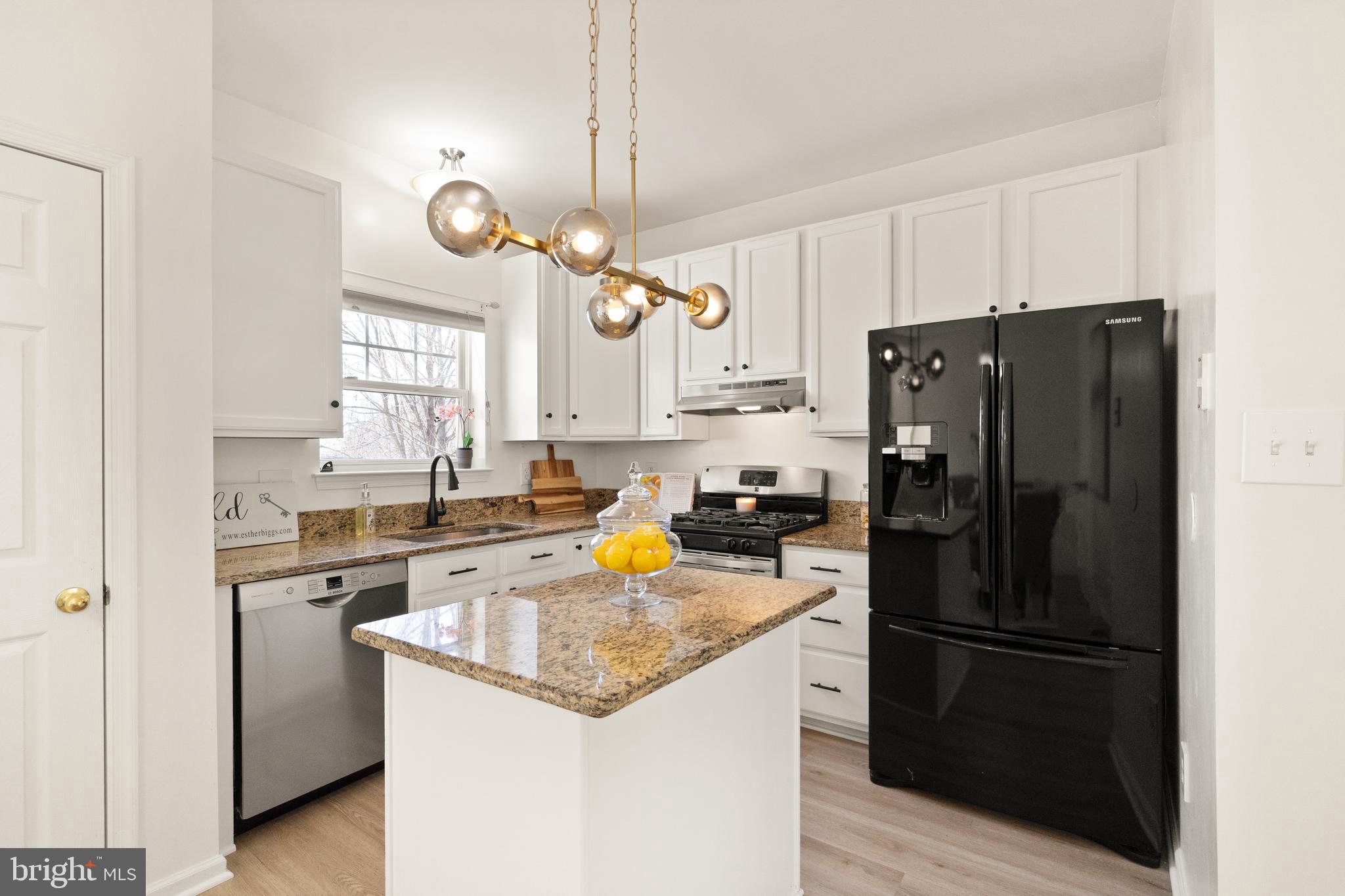 ASHBURN VILLAGE - Residential