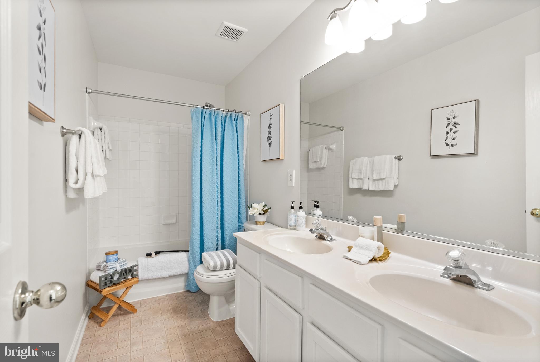 ASHBURN VILLAGE - Residential