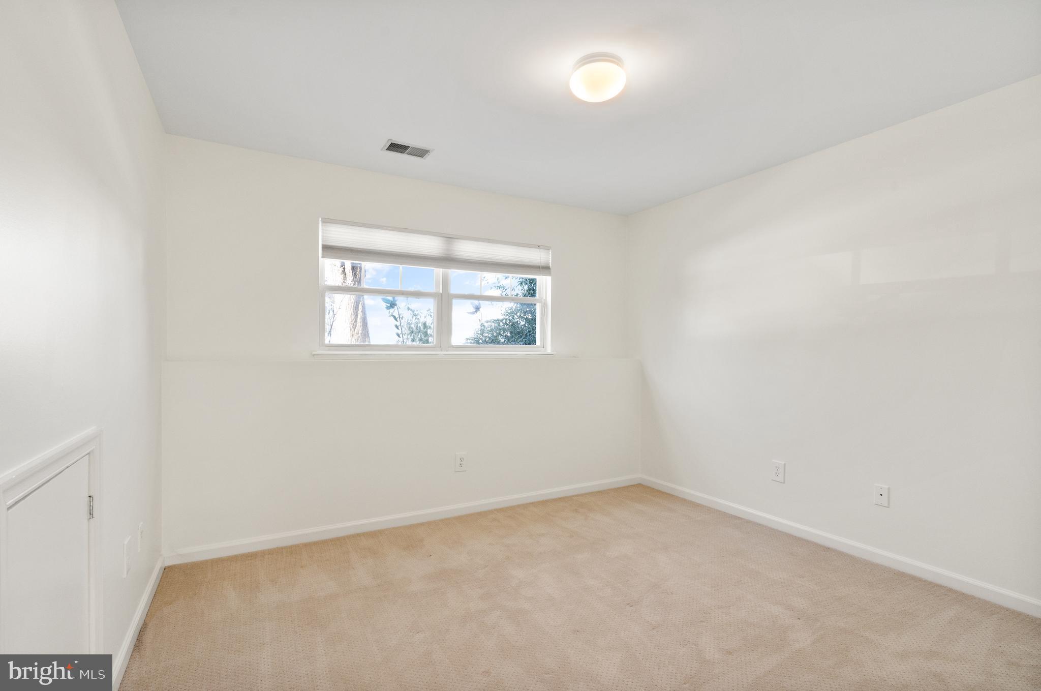 ASHBURN VILLAGE - Residential