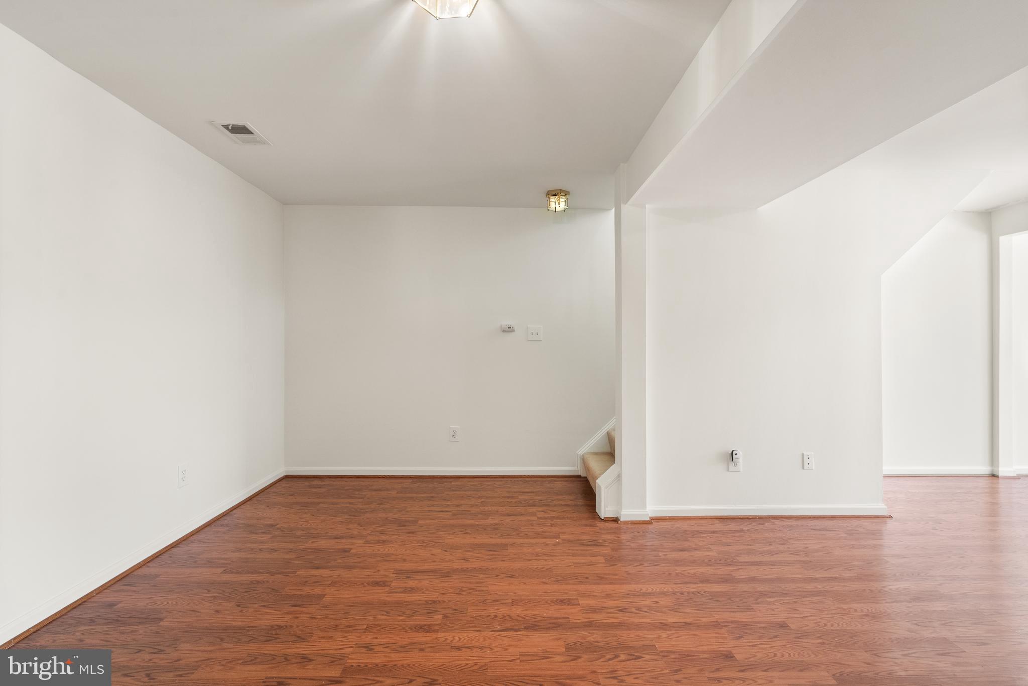 ASHBURN VILLAGE - Residential