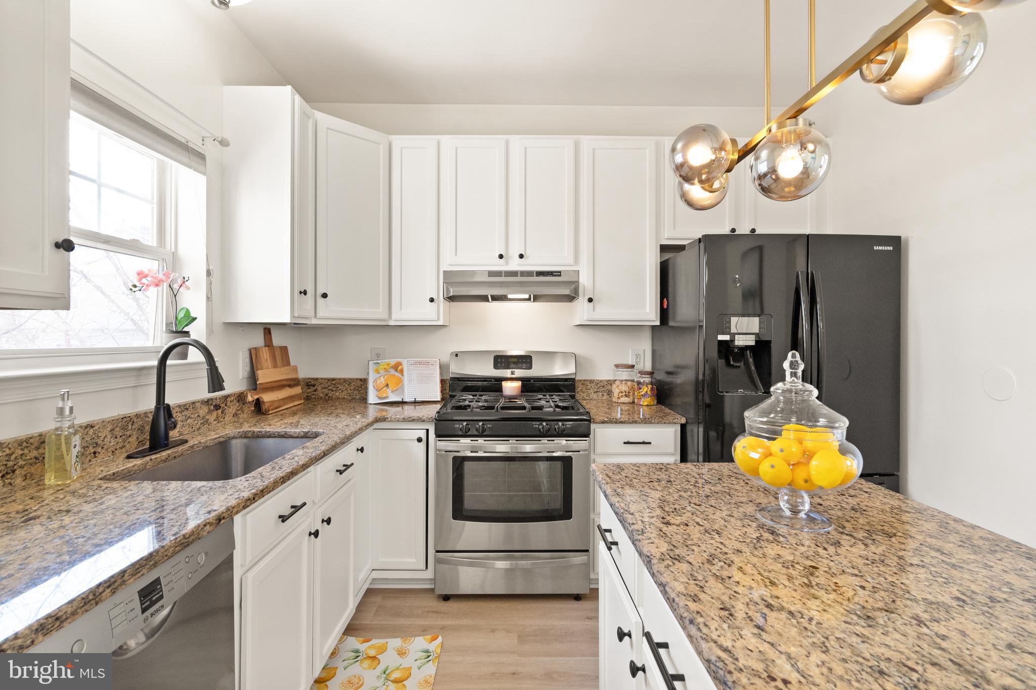 ASHBURN VILLAGE - Residential