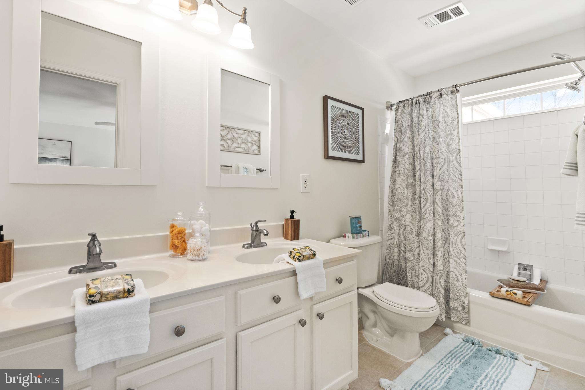 ASHBURN VILLAGE - Residential