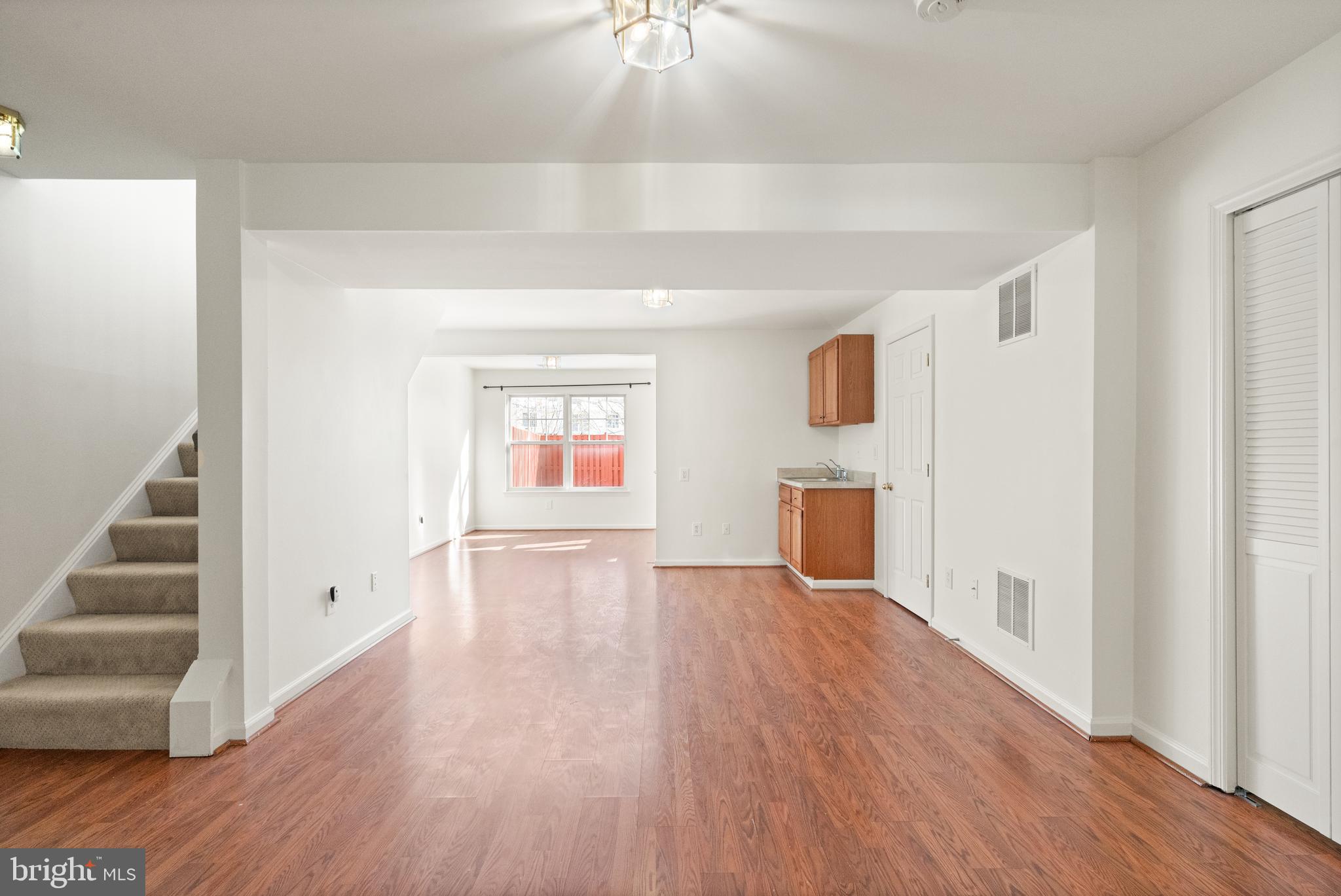 ASHBURN VILLAGE - Residential