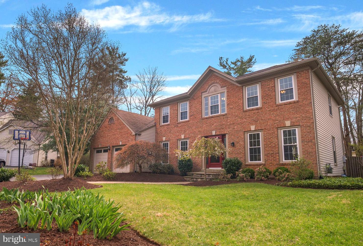 HUNTING HILLS WOODS - Residential