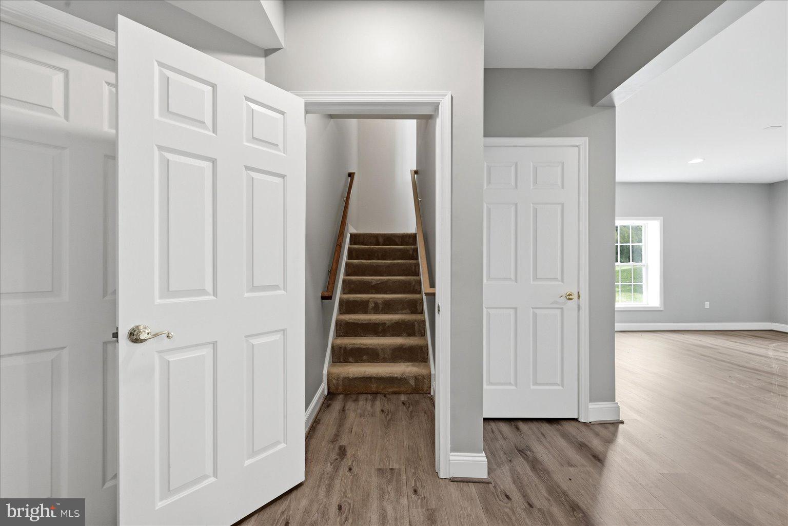 OAK KNOLL FARMS - Residential