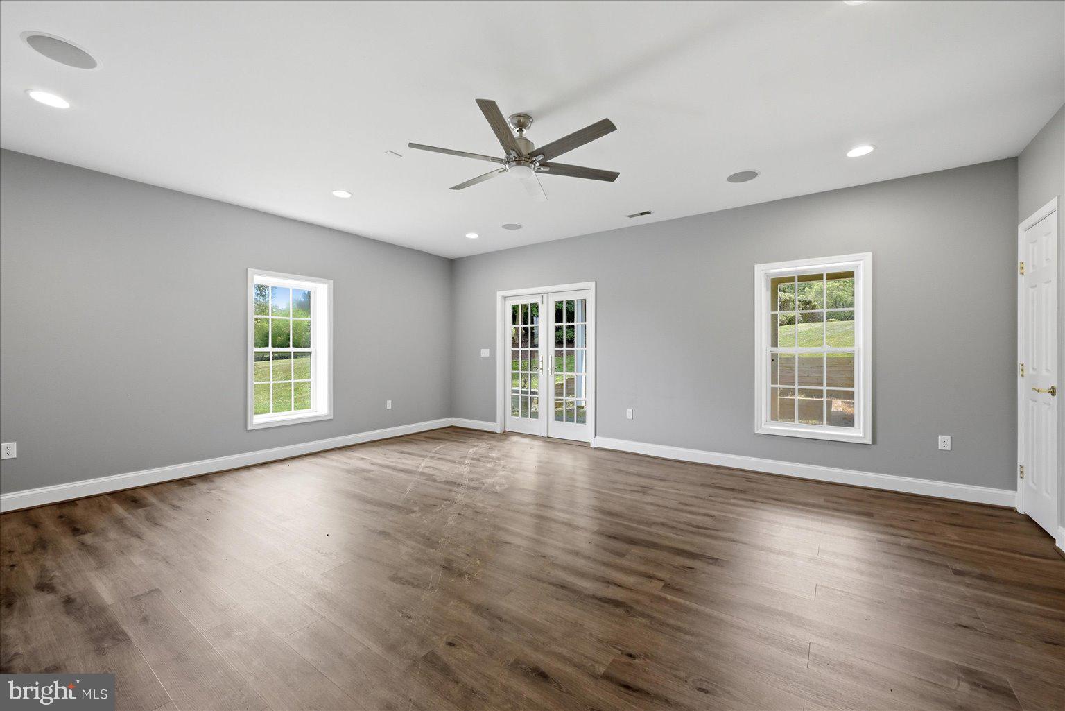 OAK KNOLL FARMS - Residential