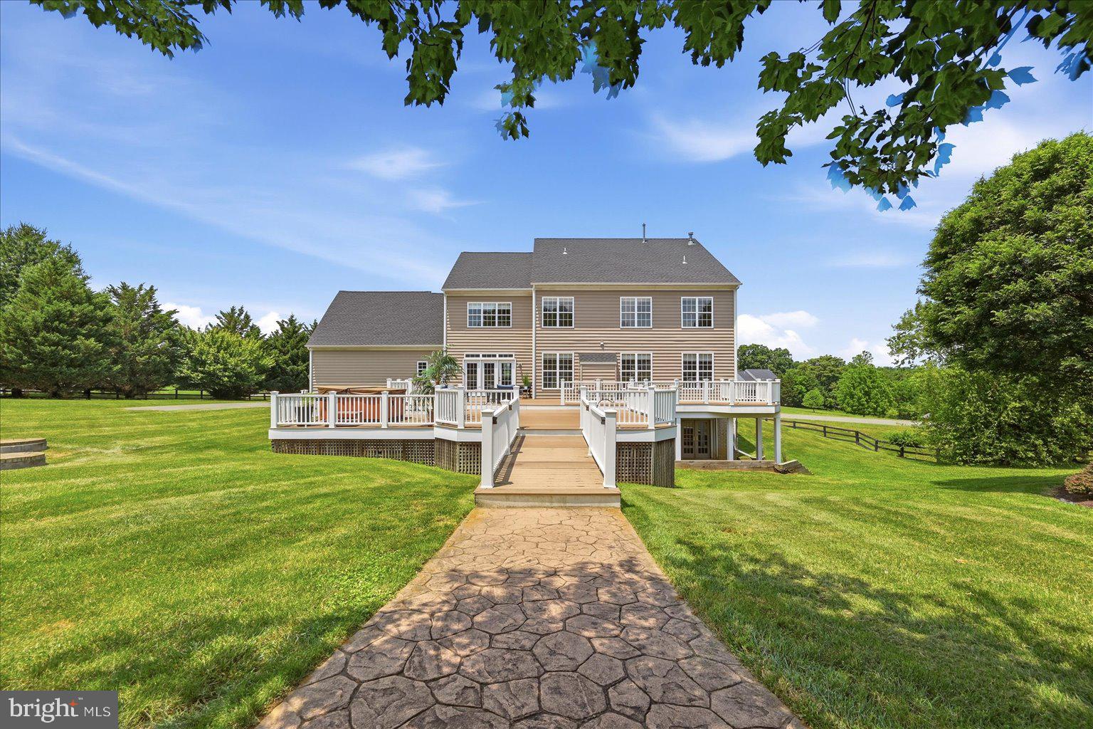 OAK KNOLL FARMS - Residential