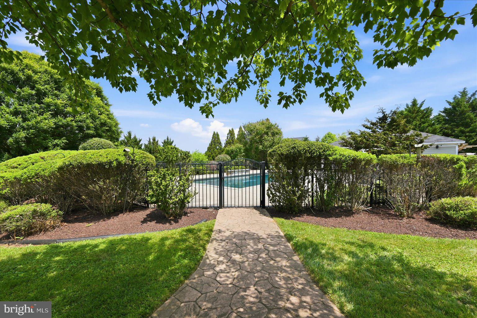 OAK KNOLL FARMS - Residential