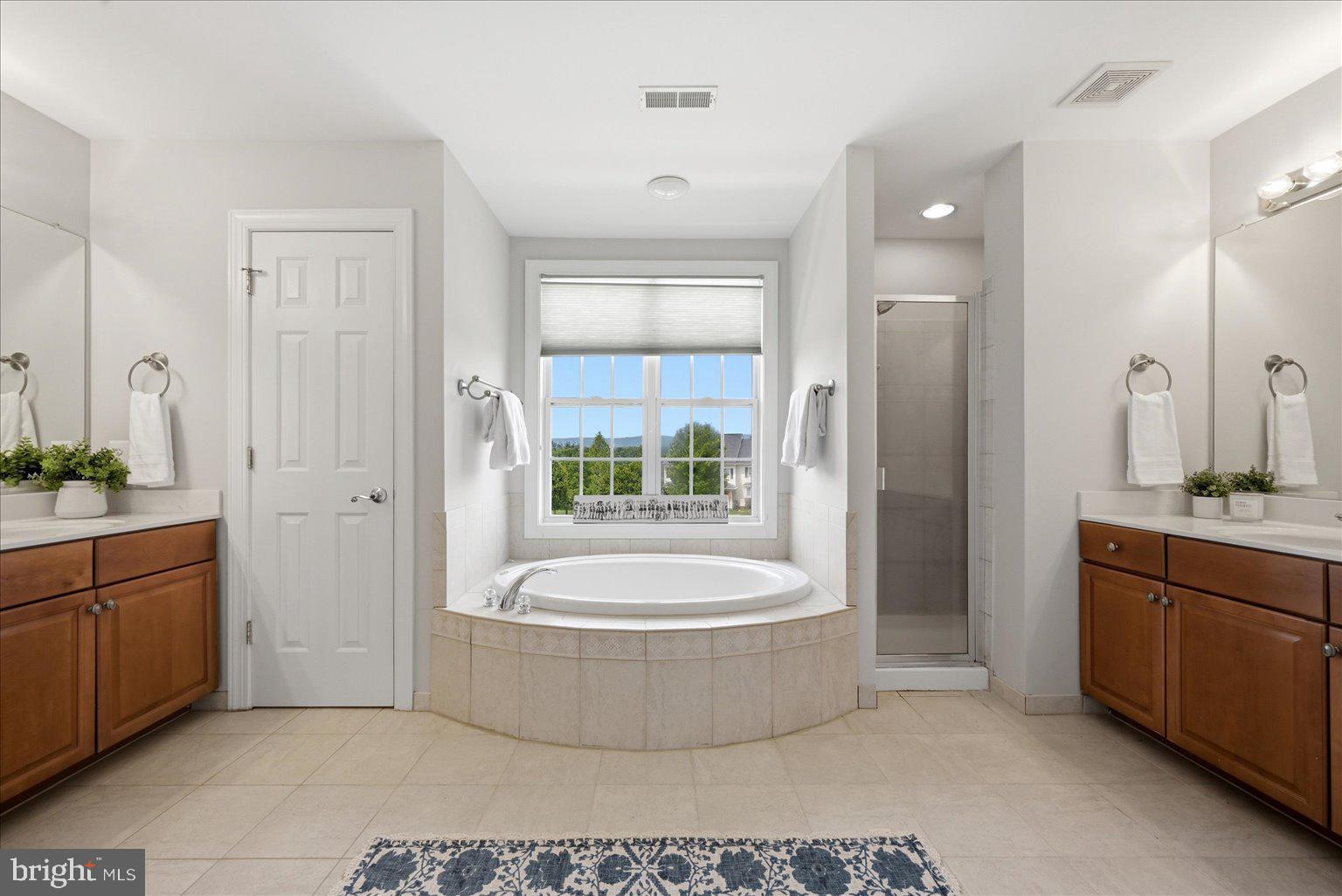OAK KNOLL FARMS - Residential