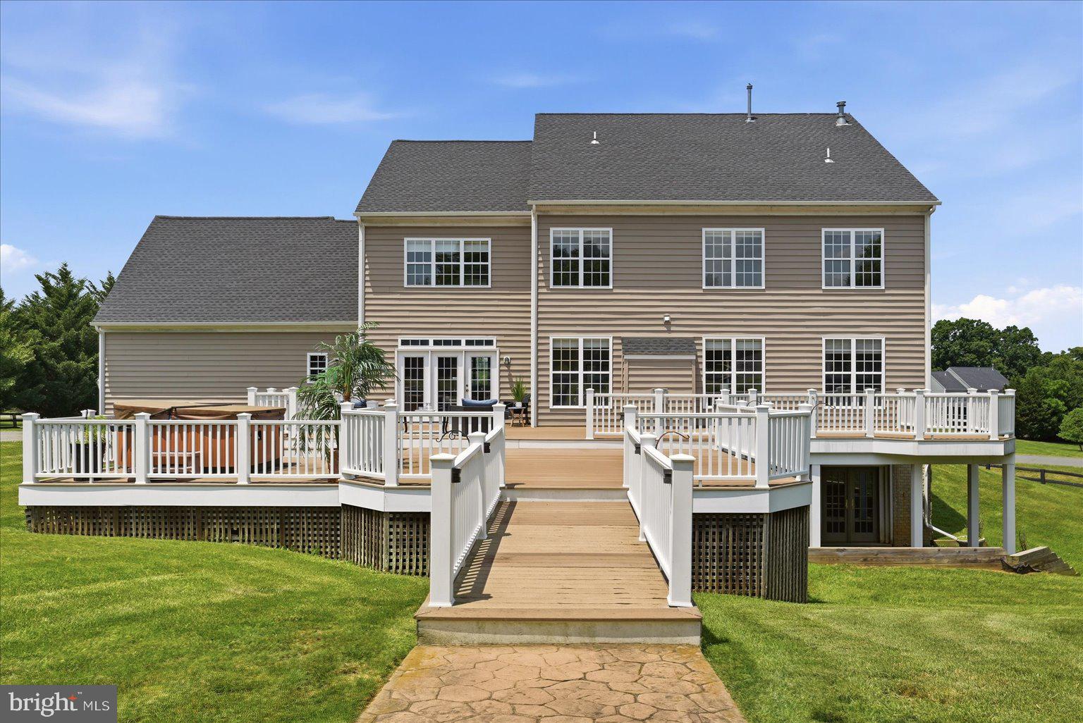 OAK KNOLL FARMS - Residential