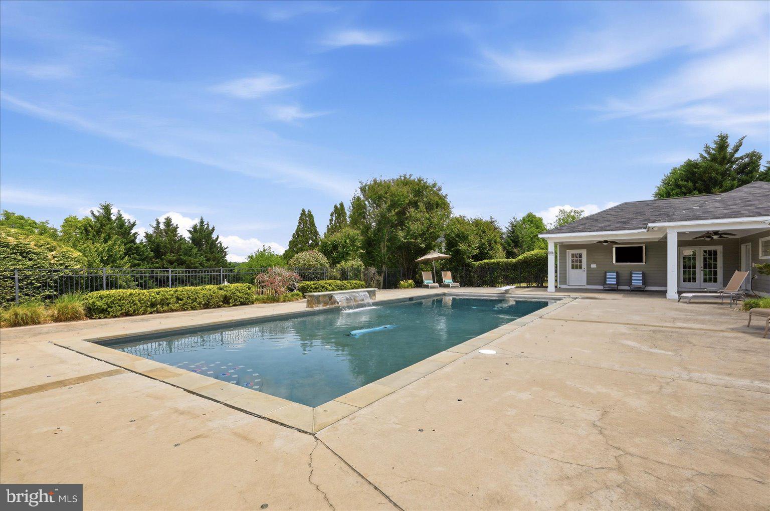 OAK KNOLL FARMS - Residential