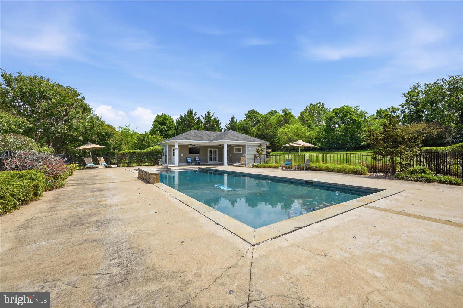 OAK KNOLL FARMS - Residential