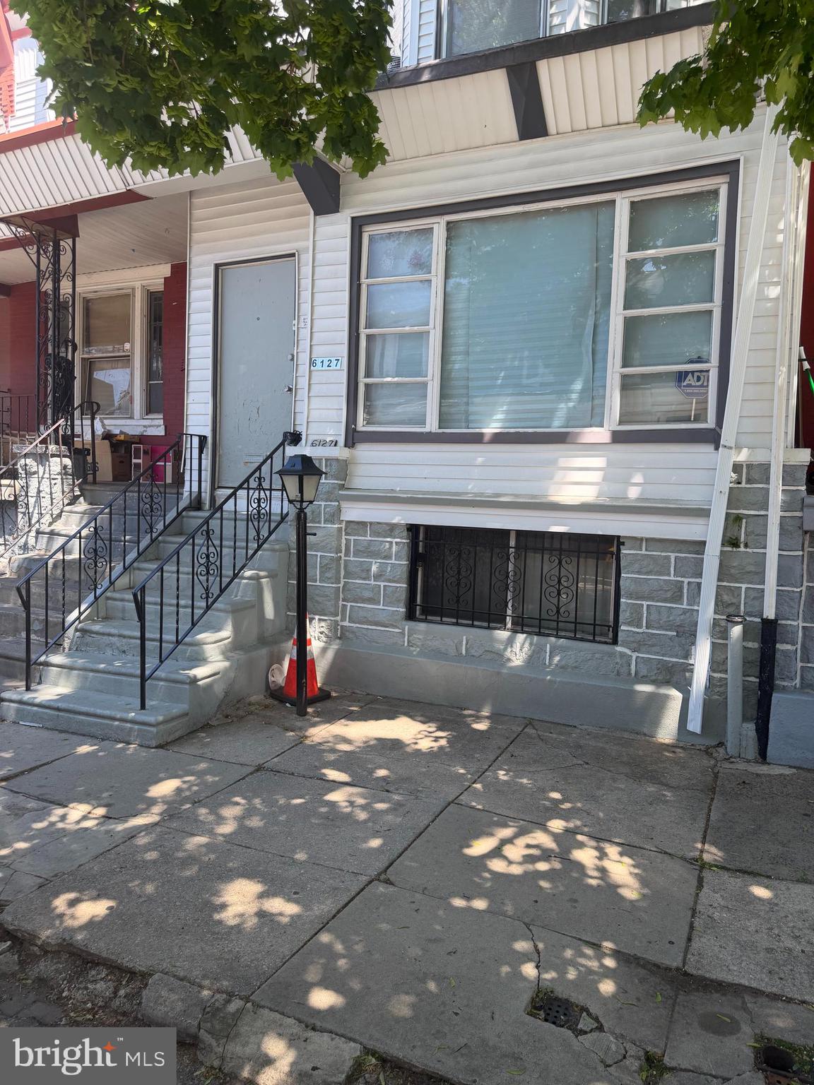 ATTENTION INVESTORS! 
Nice property in West Philly- Hardwood floors throughout. radiator heat. Enclosed Porch Large open living room, formal dining room, newer heater, and hot water heater

Part of a 5-property package. Can be bought with 6035 Delancey st, 6044 Osage st, 5630 Pemberton st, and 408 N. Wanamaker st.
