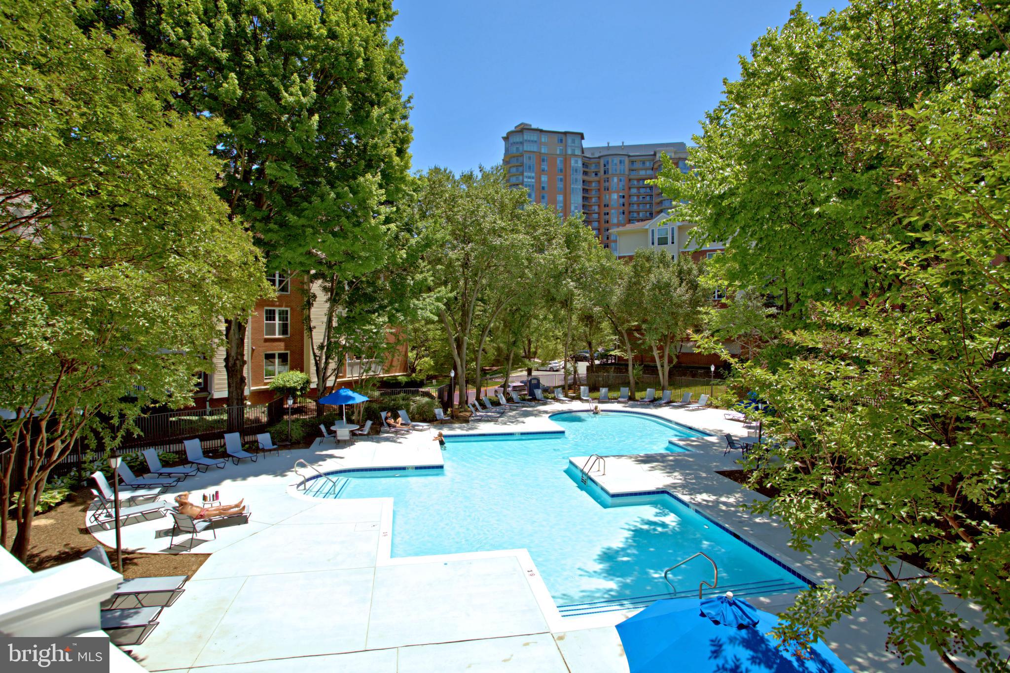FOUNTAINS AT MCLEAN - Residential