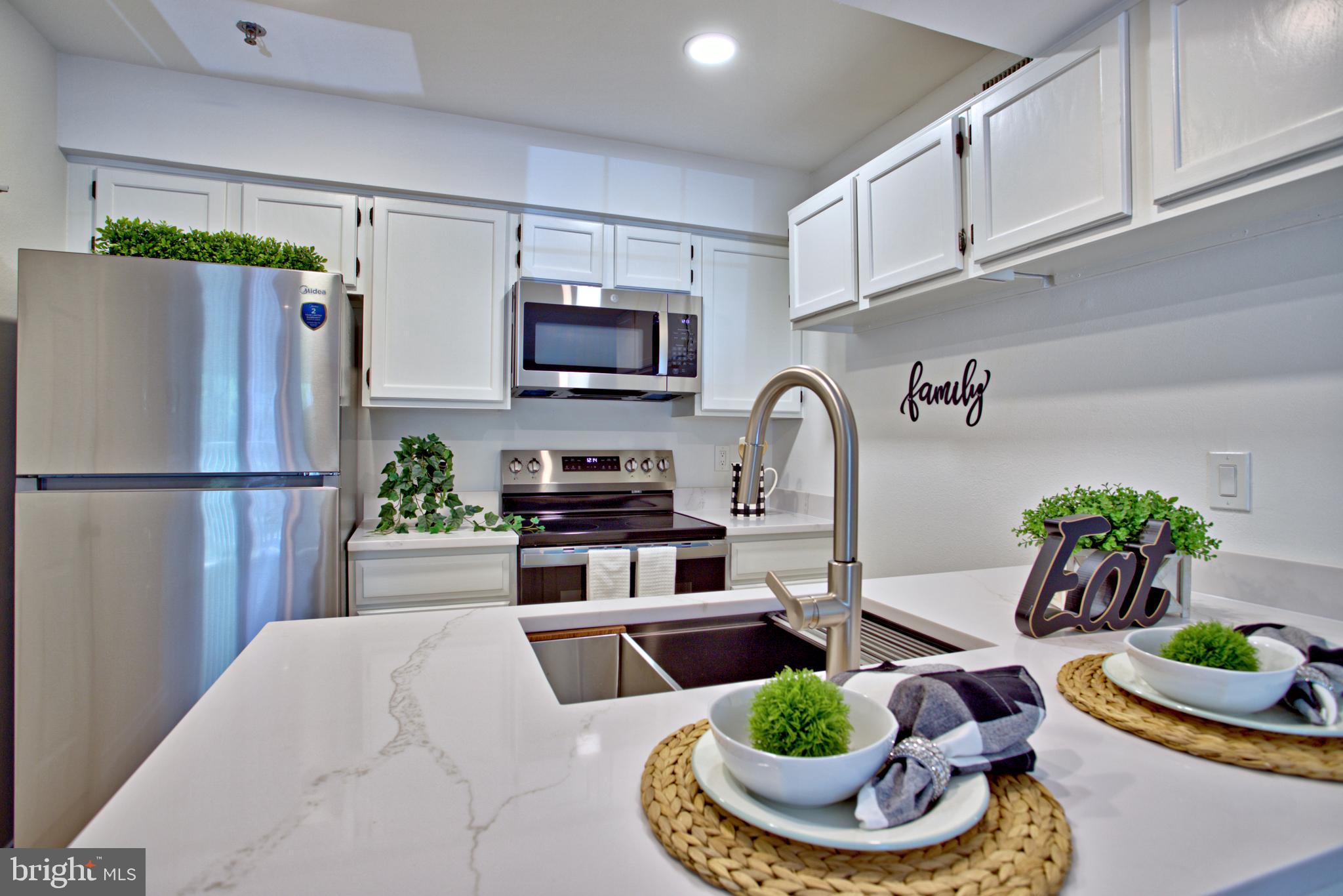FOUNTAINS AT MCLEAN - Residential