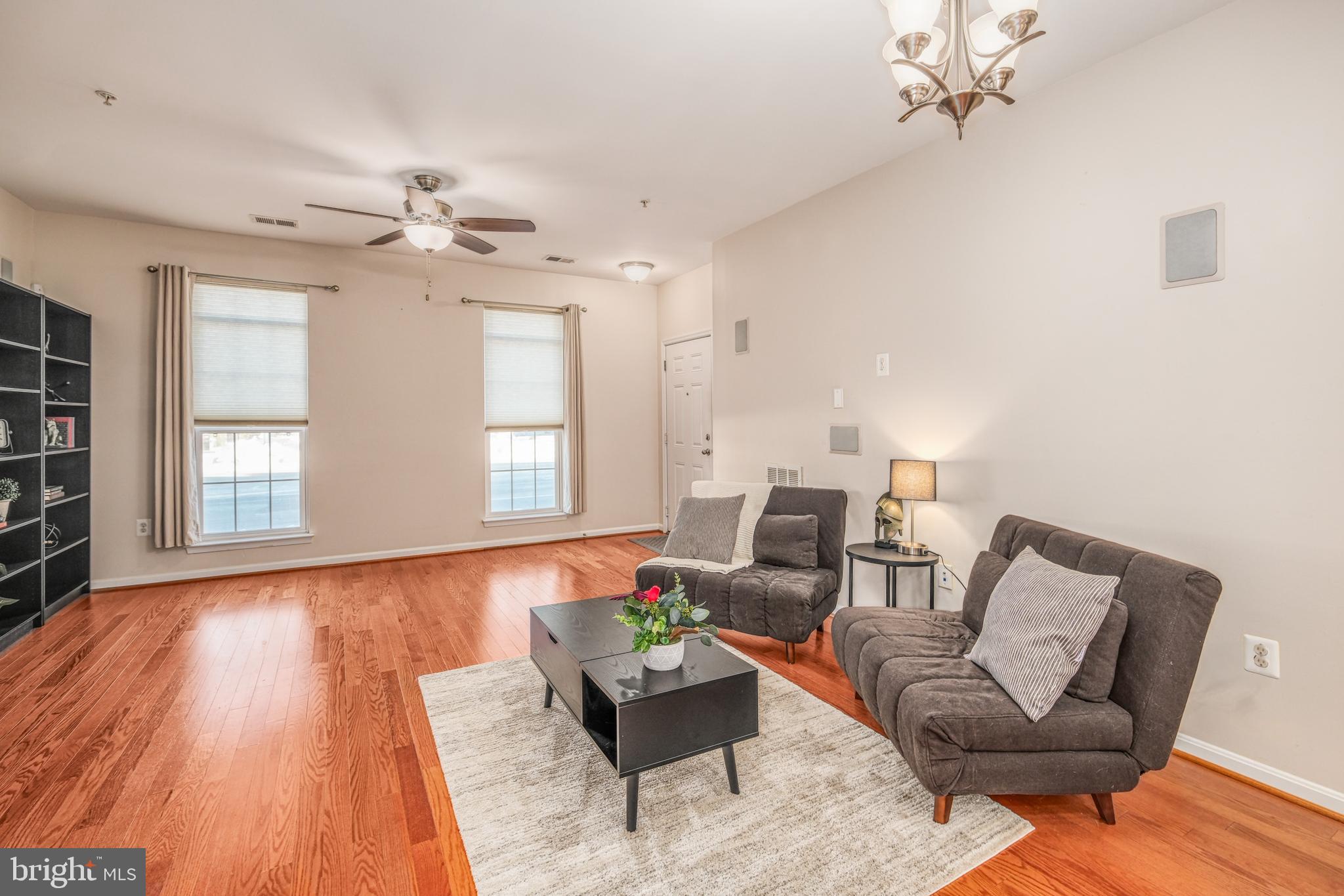 LEE SQUARE - Residential