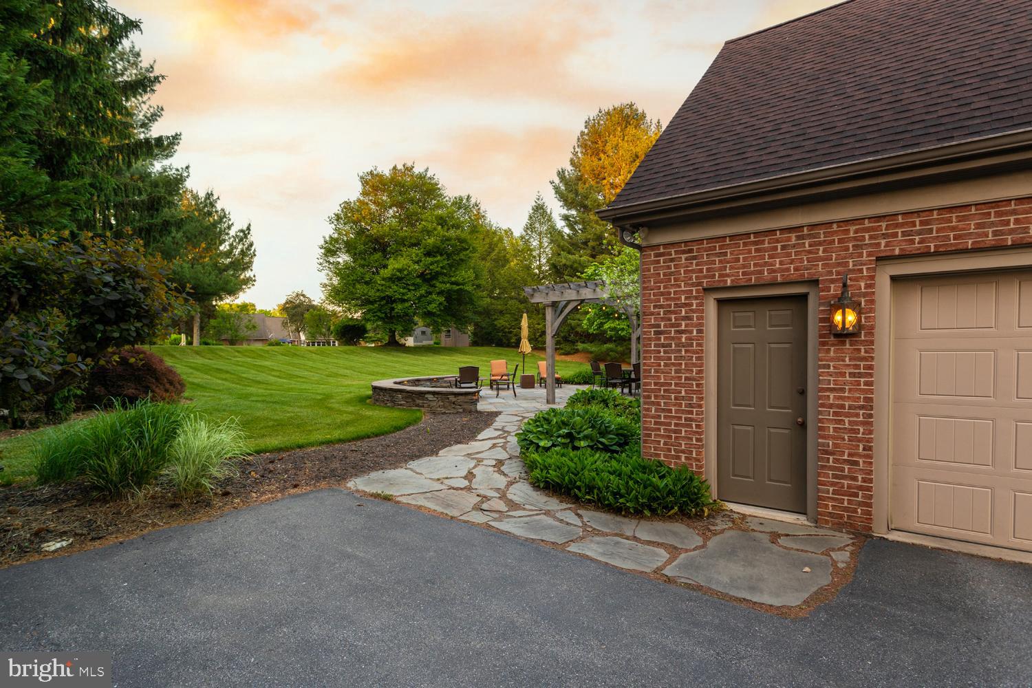 MONDAMIN PLACE - Residential