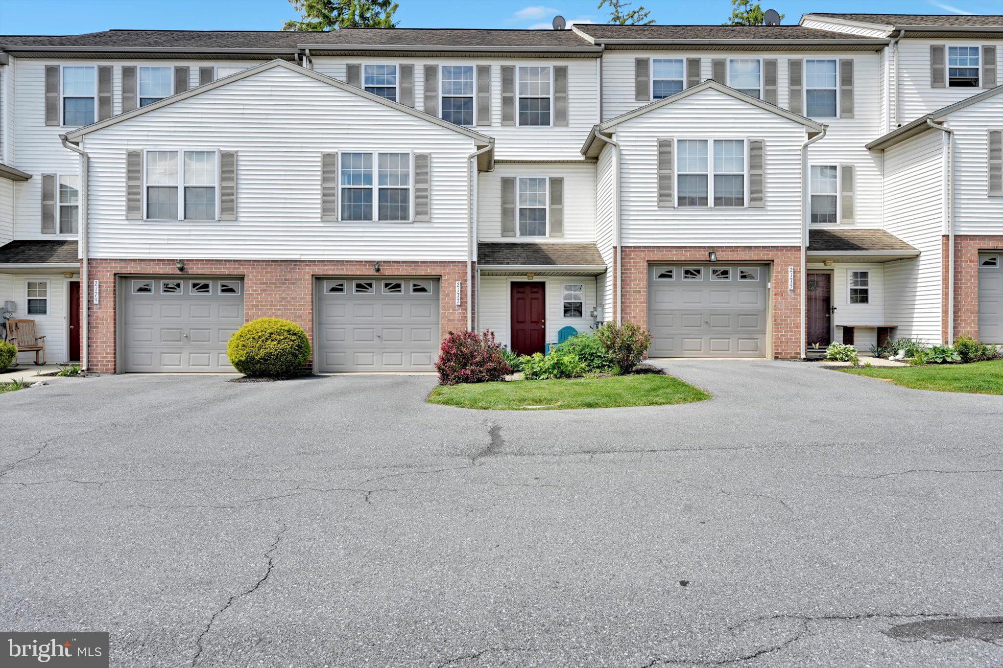 OAK HILLS - Residential