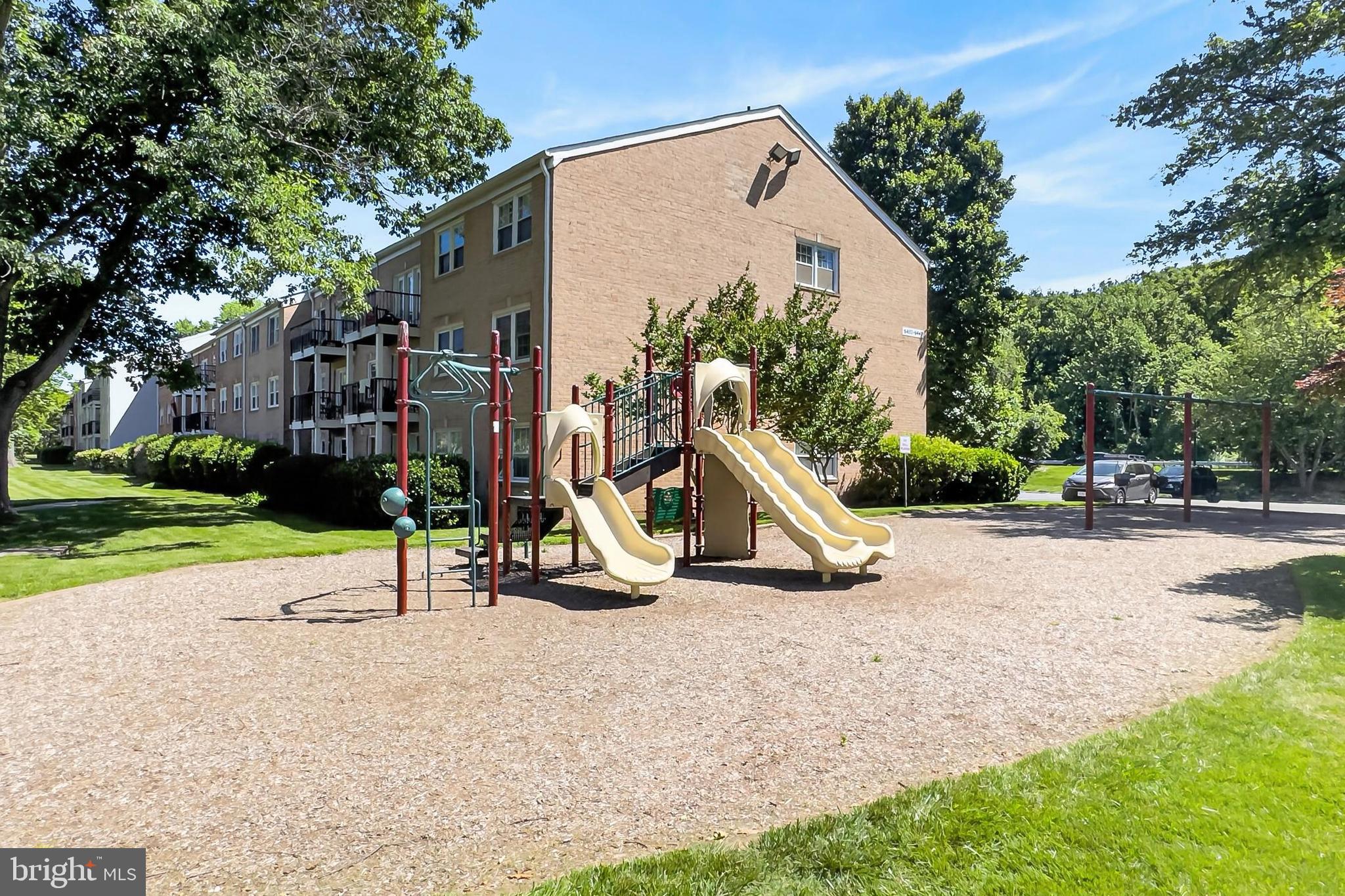 FOXCROFT COLONY CONDOS - Residential