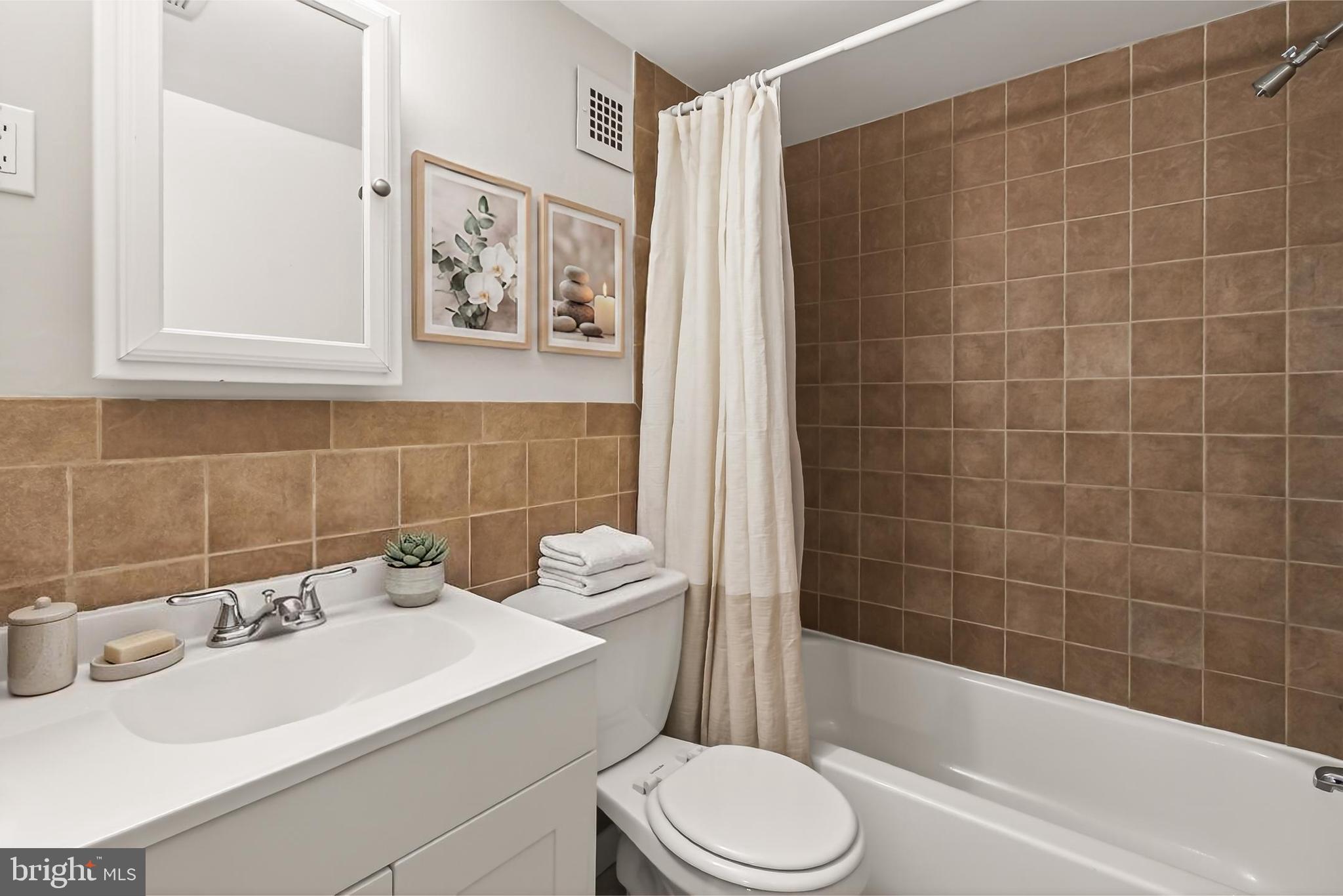 FOXCROFT COLONY CONDOS - Residential