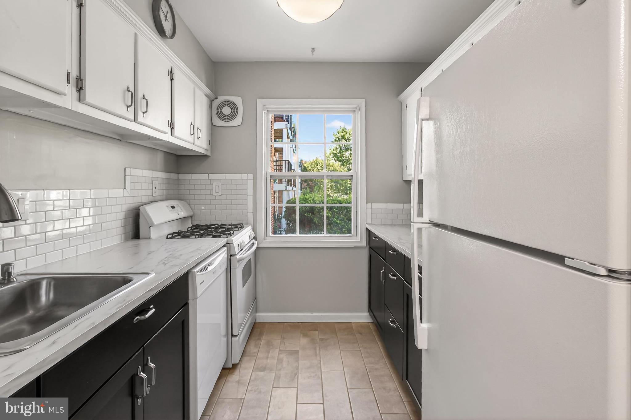 FOXCROFT COLONY CONDOS - Residential