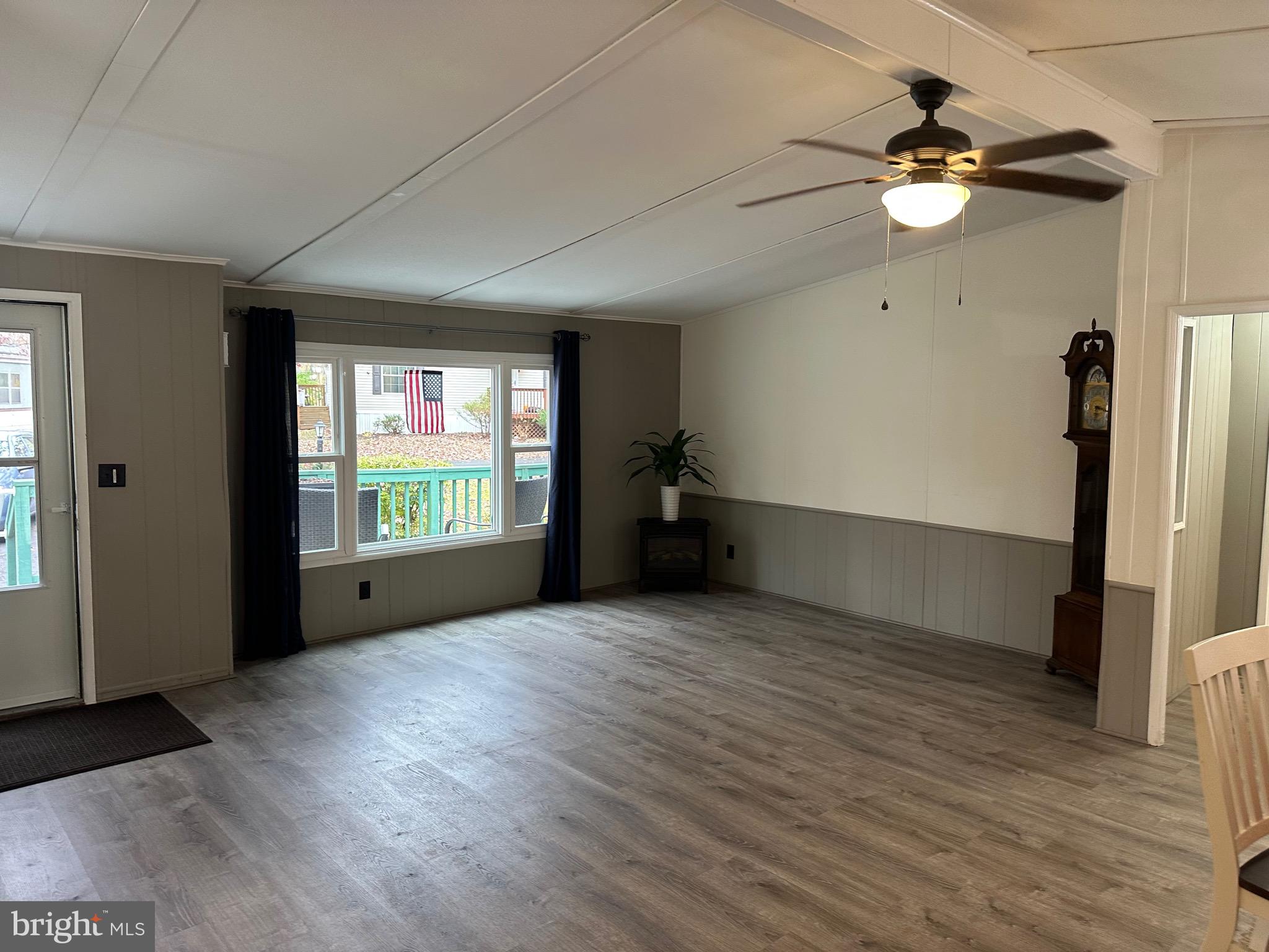 MELODYLAKESCNTRYCLUB - Residential