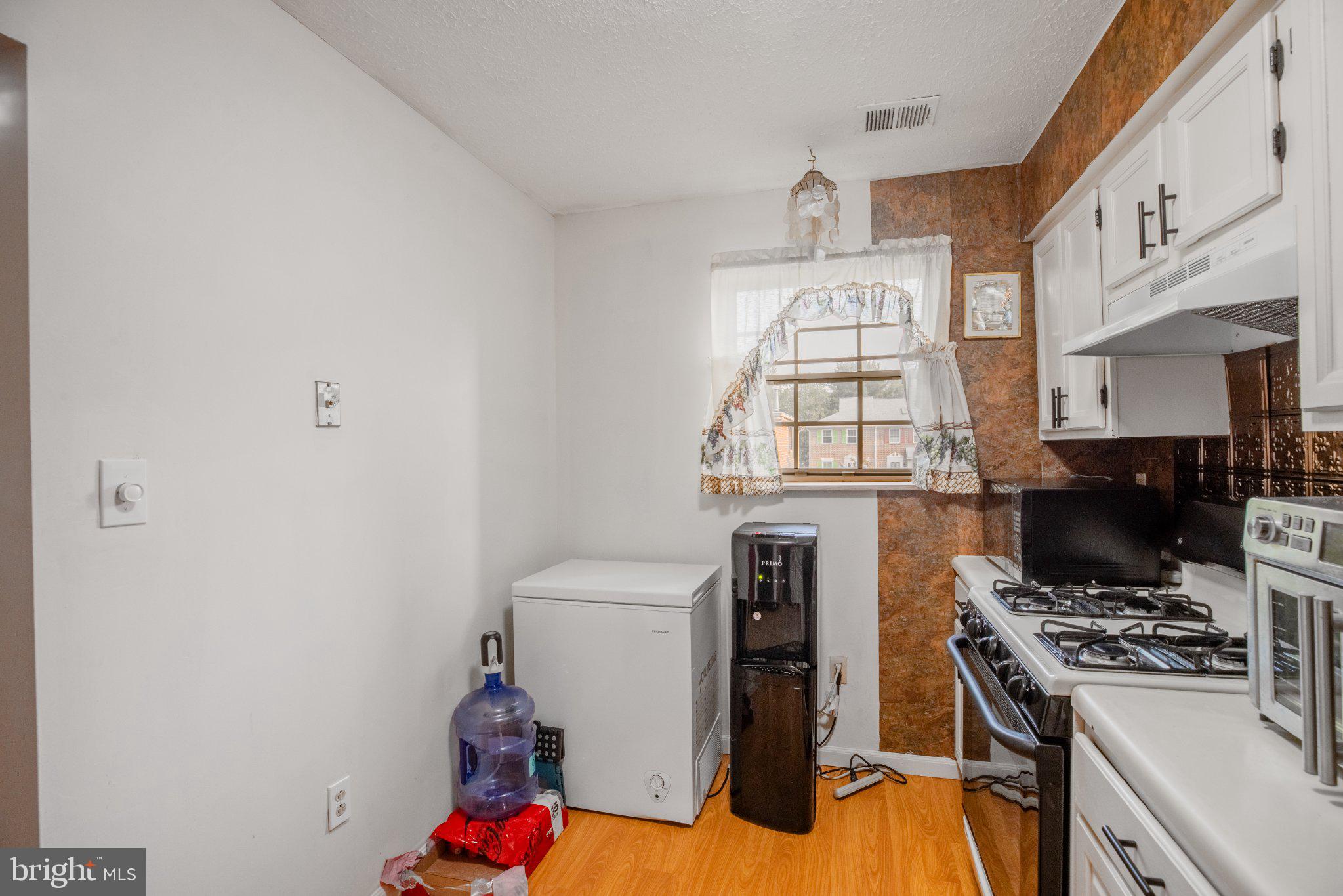 PICKWICK VILLAGE - Residential
