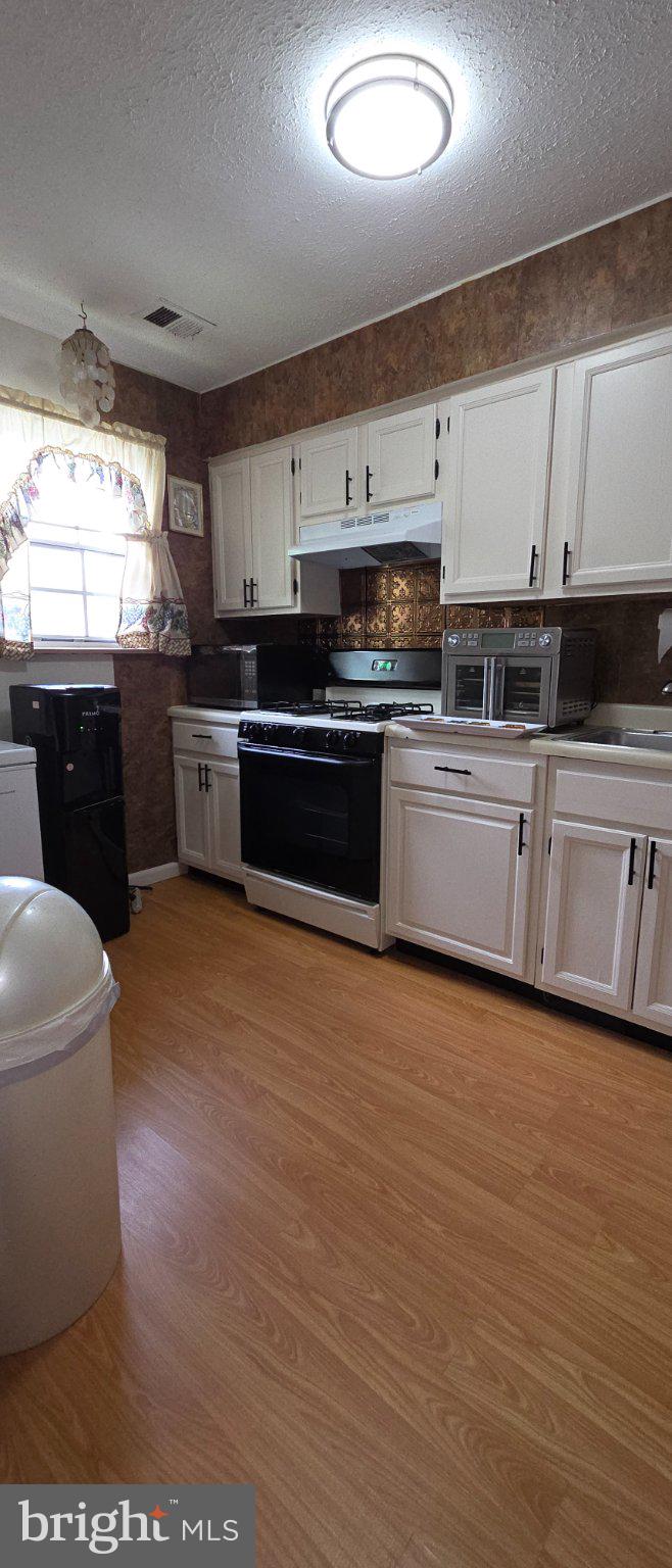 PICKWICK VILLAGE - Residential