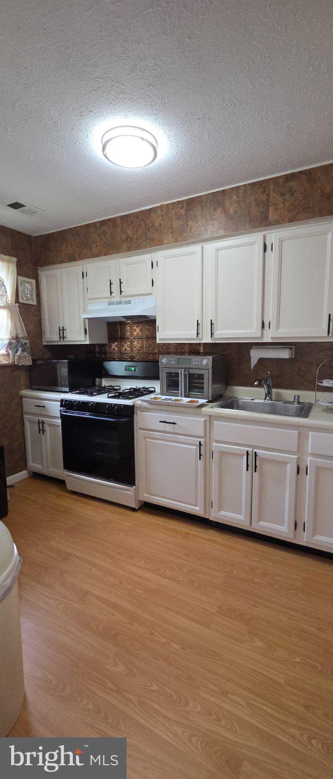 PICKWICK VILLAGE - Residential