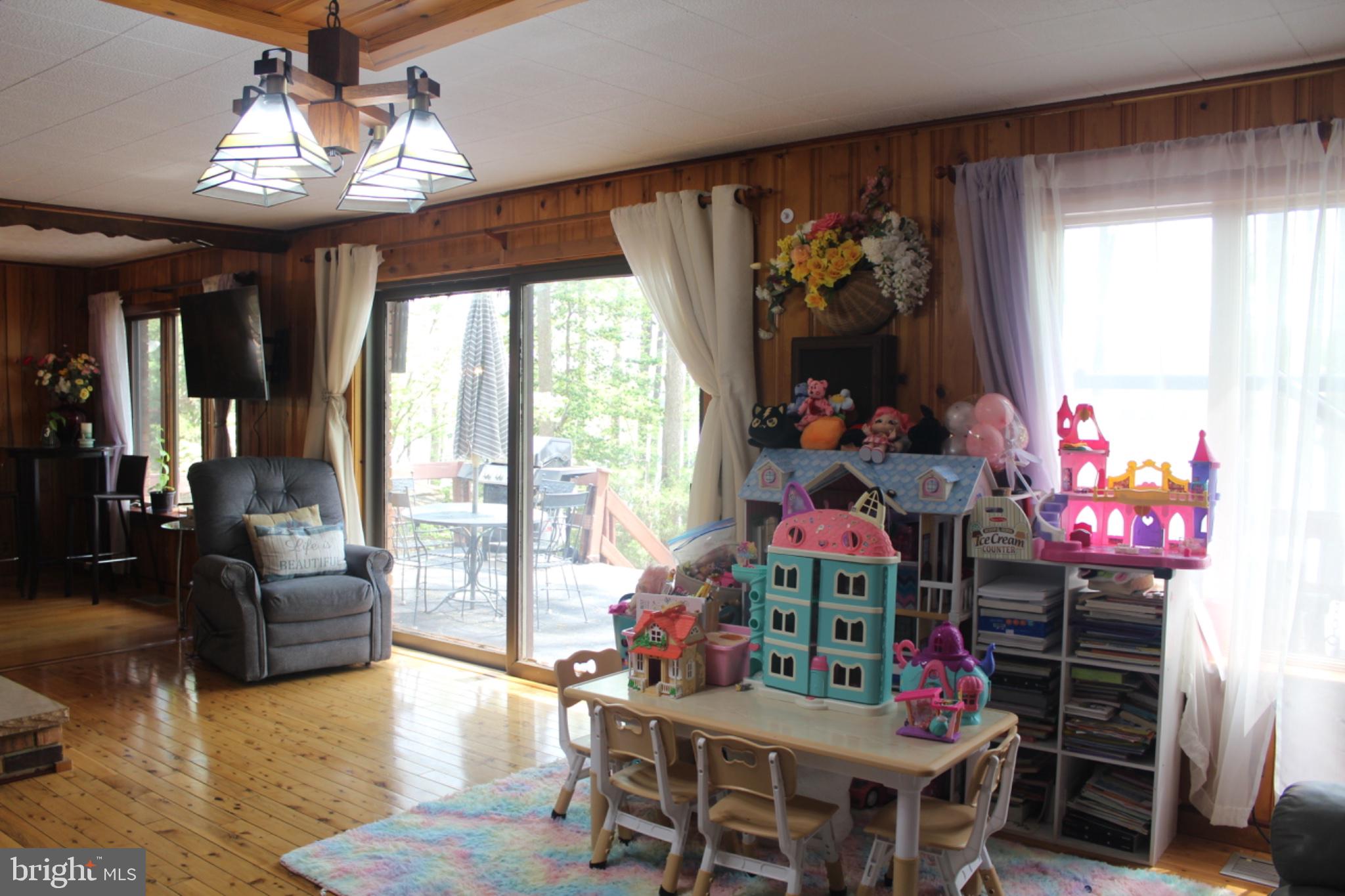 LAKE CAROLINE - Residential