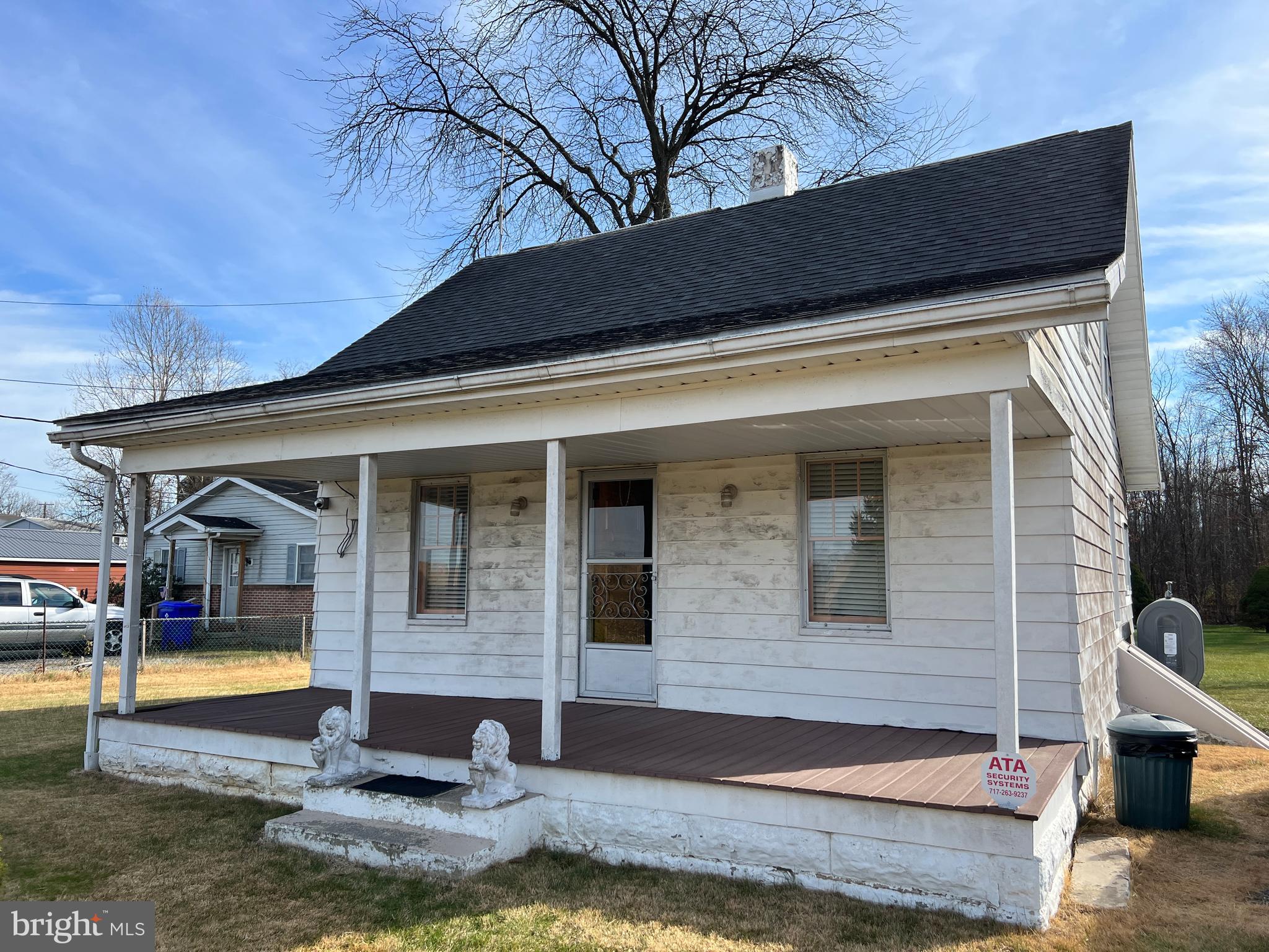 RENT NO MORE! GREAT INVESTMENT OPPORTUNITY! This quaint home features 2-3 bedrooms, 1 bathroom, living room, family room, dining room, kitchen, and basement. The home sits on a quiet .32± acre just far enough out of town to feel like you are living in the country, but close enough for convenience. The home needs a little TLC, but the potential is endless. Don't miss this opportunity! This property will be offered at auction on Thursday, January 18, 2024 @ 3:00pm.
