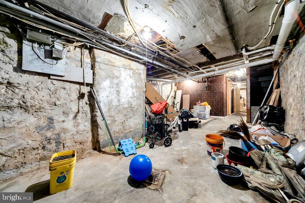 PHILADELPHIA (SOUTHWEST) - Residential