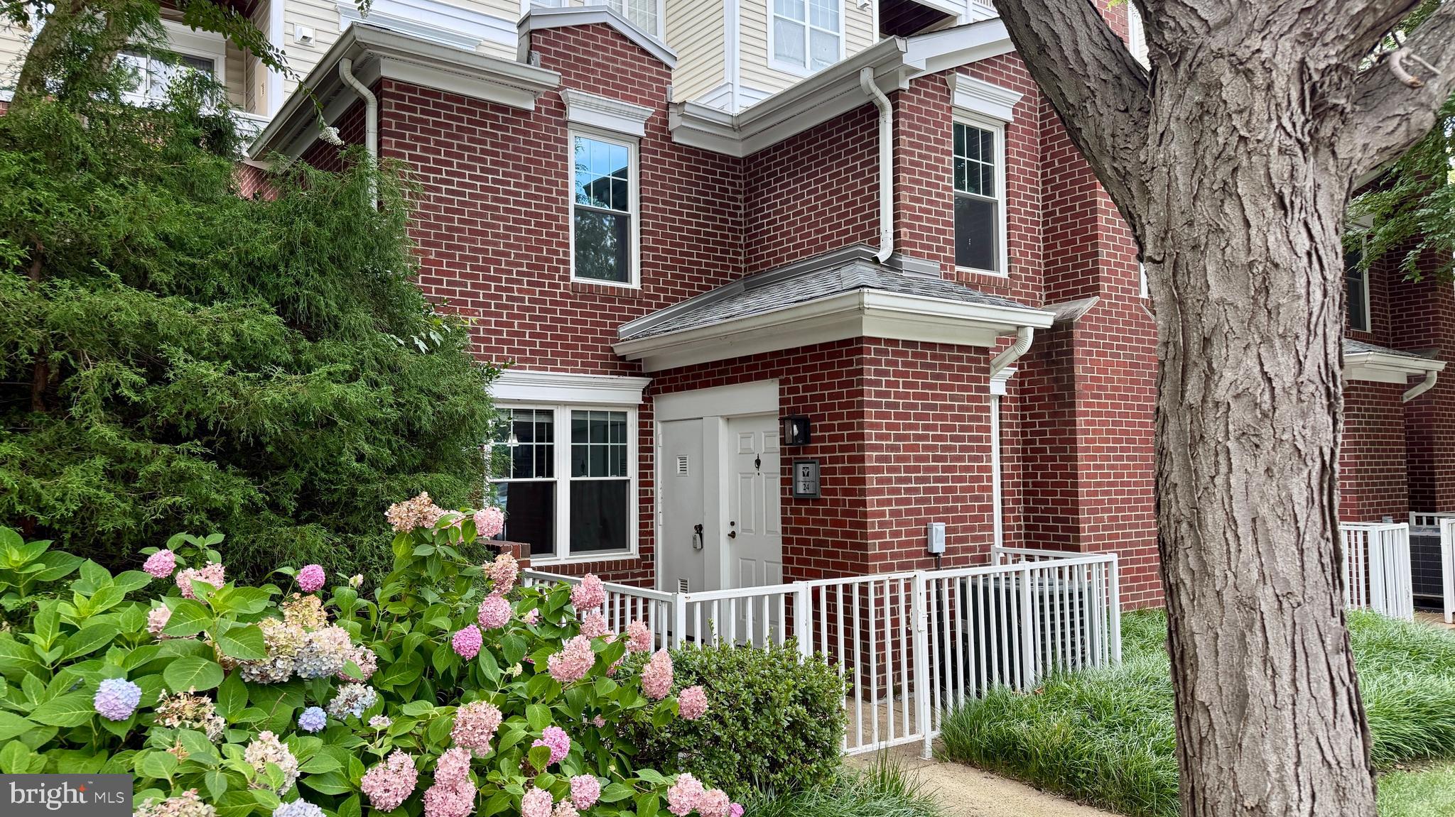 LILLIAN COURT AT TYSONS - Residential