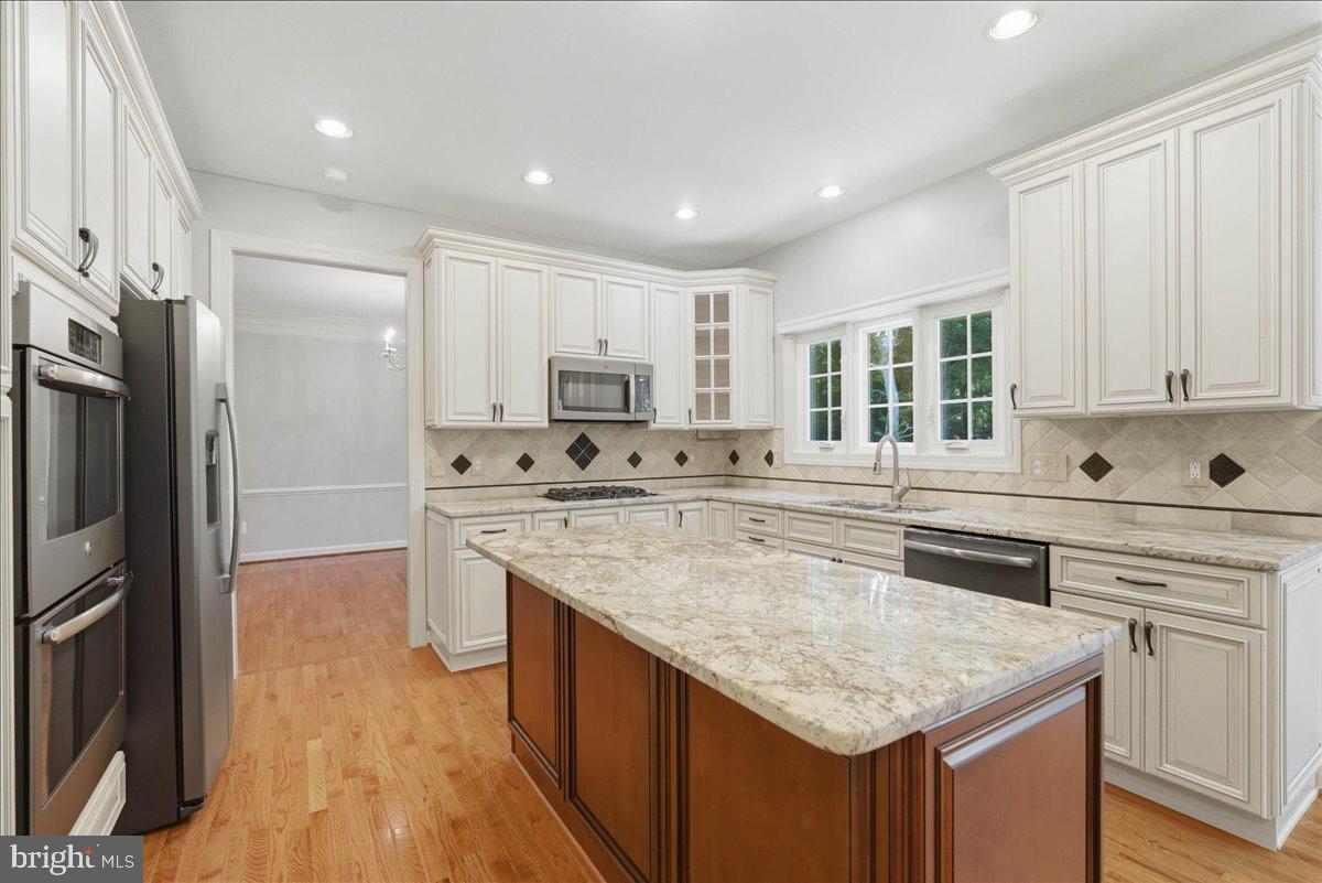 MEADOWBROOK WOODS - Residential