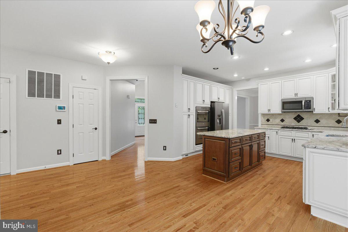 MEADOWBROOK WOODS - Residential