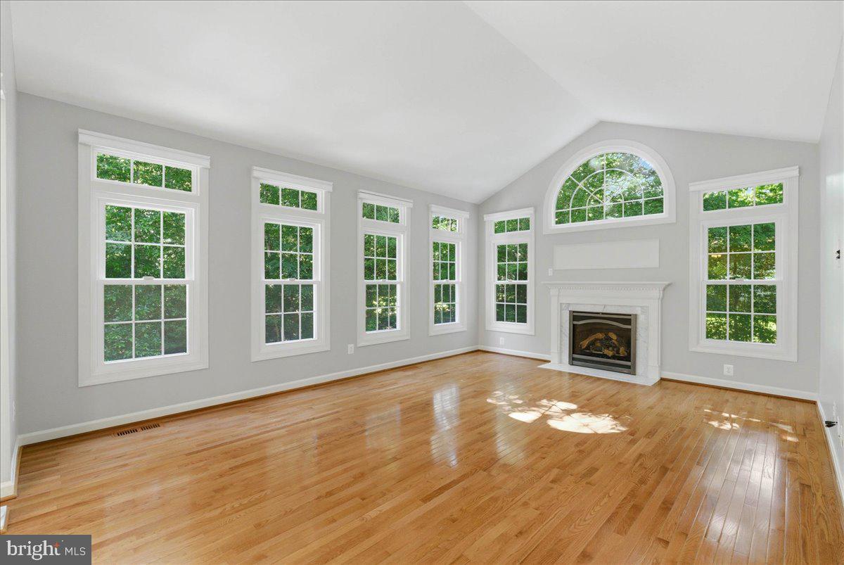 MEADOWBROOK WOODS - Residential
