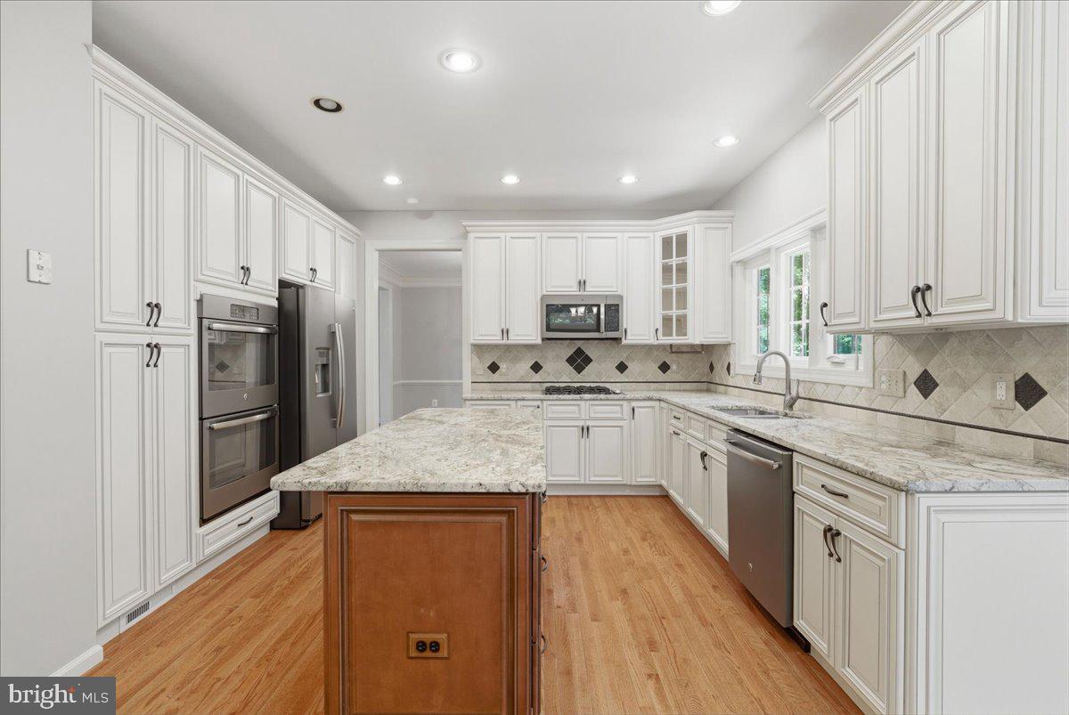 MEADOWBROOK WOODS - Residential