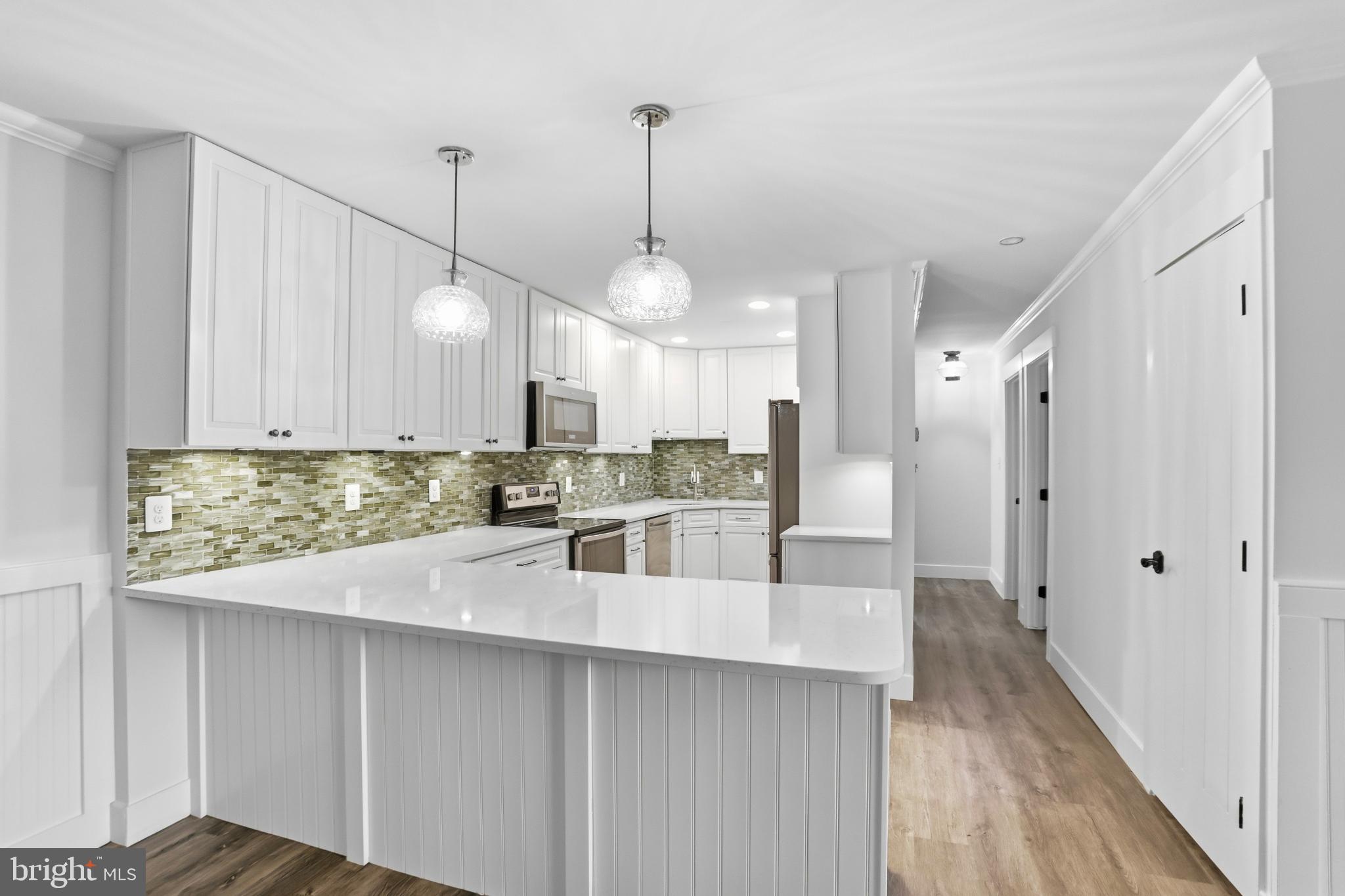 Top-floor condo in Pembrooke of Loudoun with impressive updates throughout! This 2-bedroom, 1-bath home is move-in ready and offers quality finishes throughout. The kitchen was expanded and fully renovated in 2018, featuring white cabinetry, quartz countertops, stainless steel appliances, and a peninsula with bar seating — a wonderful space for cooking and entertaining. The open floor plan flows beautifully with luxury vinyl plank flooring, and the living room's sliding glass door opens to a Juliet balcony, bringing in great natural light. The primary bedroom offers a generous walk-in closet, and the entire unit has just been freshly painted, making it truly turnkey. Bonus storage with the cedar closet in the hallway. Heat pump and tankless water heater both installed in late 2017. Commuters will love the easy access to Route 7, Route 28, and the Dulles Toll Road, putting all of Northern Virginia within easy reach. Whether you're a first-time buyer, downsizer, or investor, this well-appointed condo delivers tremendous value in a convenient Loudoun County location. *Any photos with furniture are virtually staged*