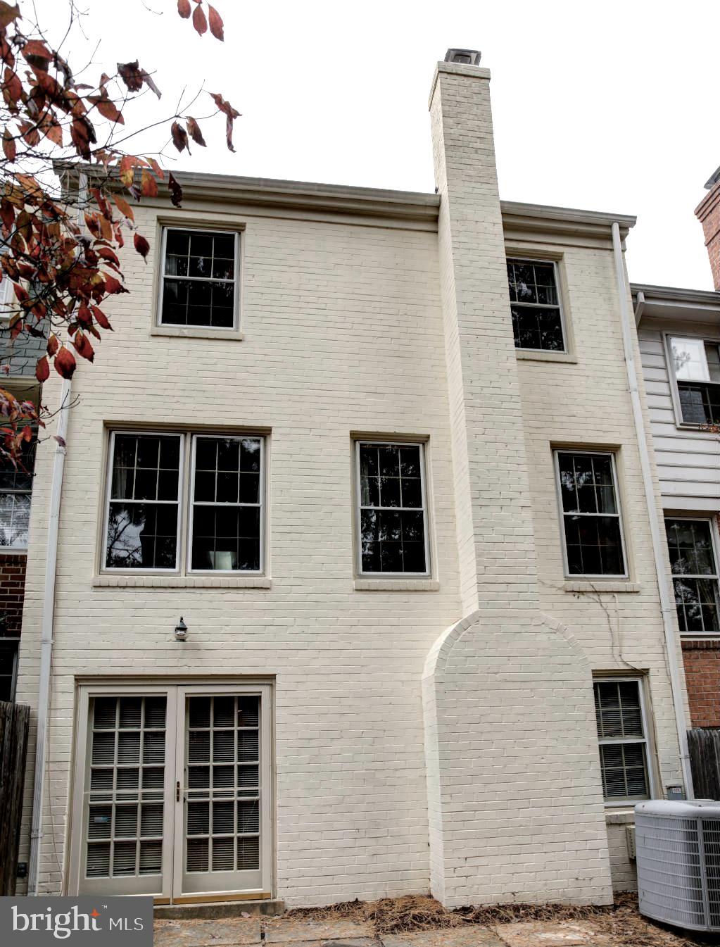 WESTMORELAND SQUARE - Residential Lease