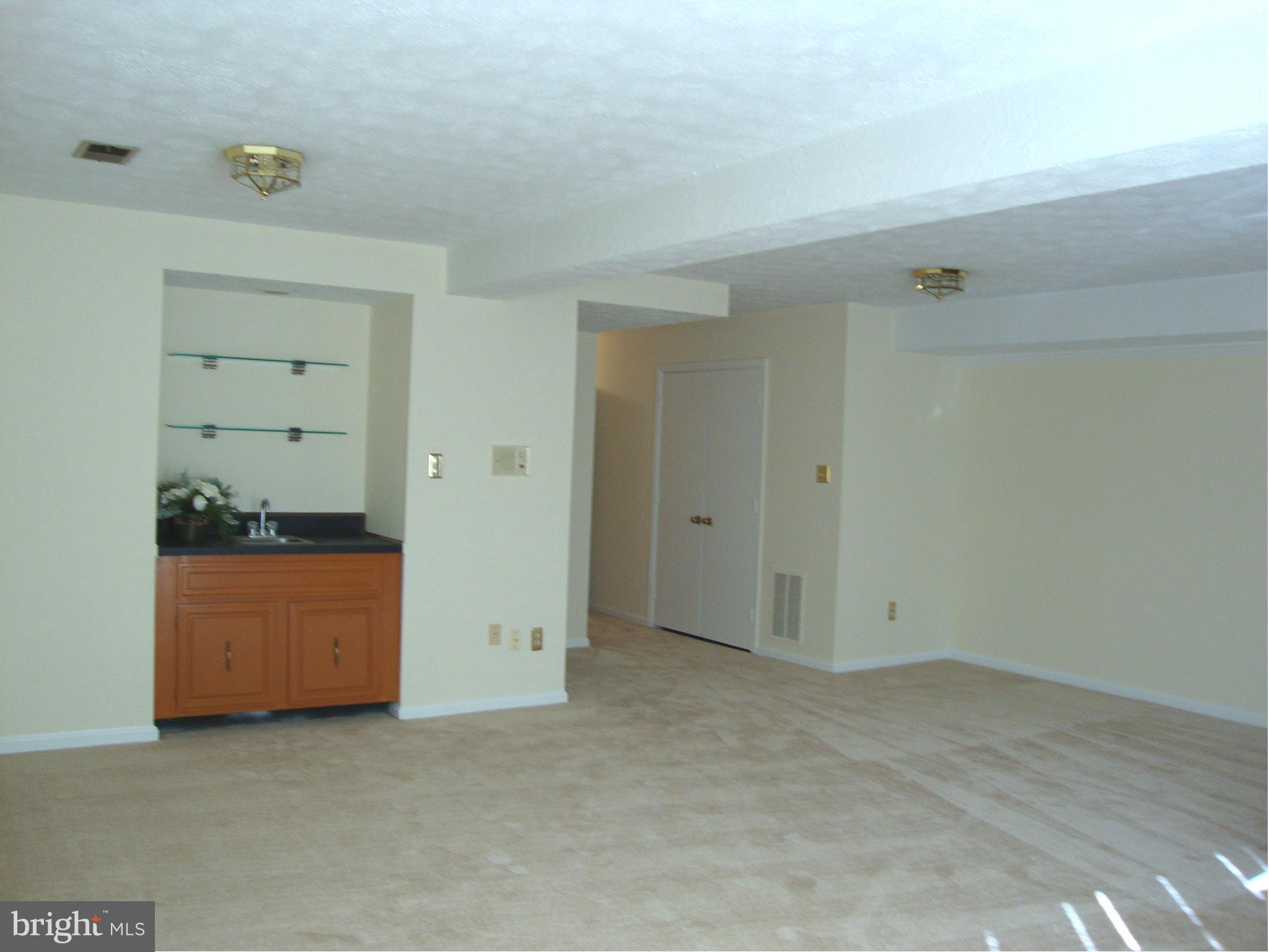WESTMORELAND SQUARE - Residential Lease