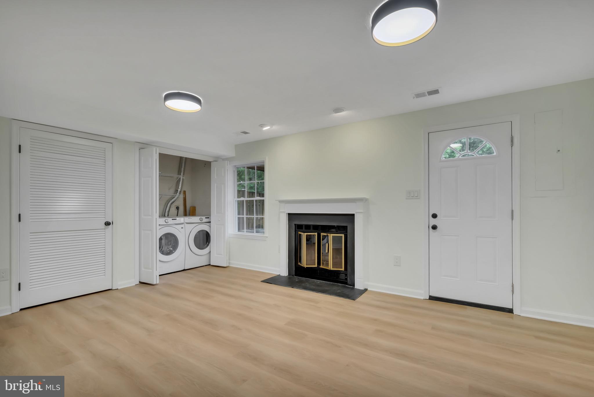 CAROLINE OAKS - Residential