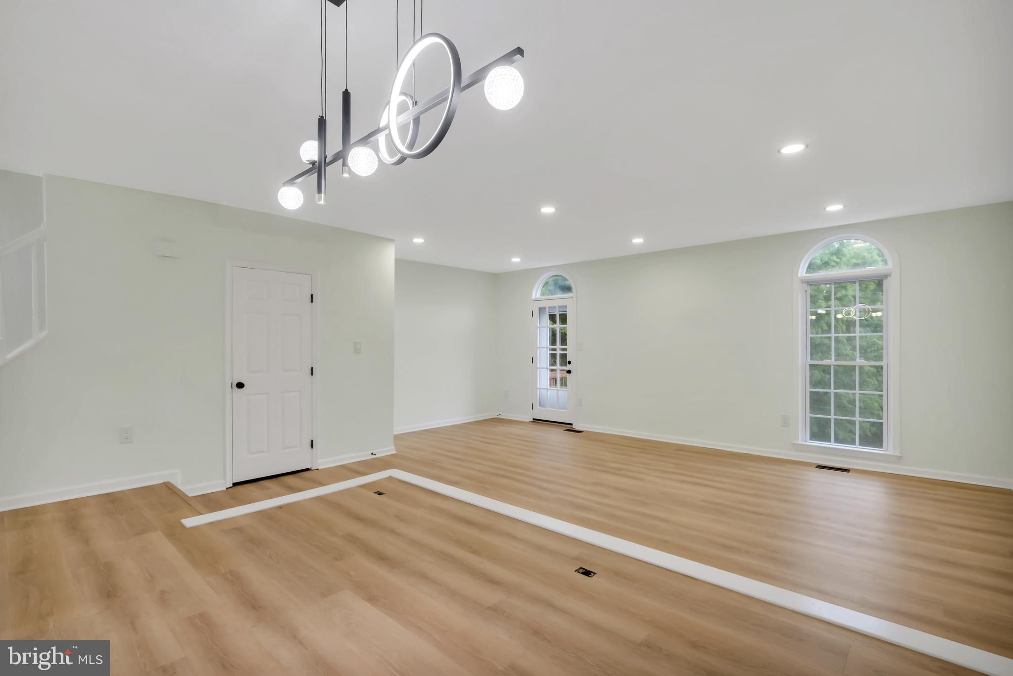 CAROLINE OAKS - Residential