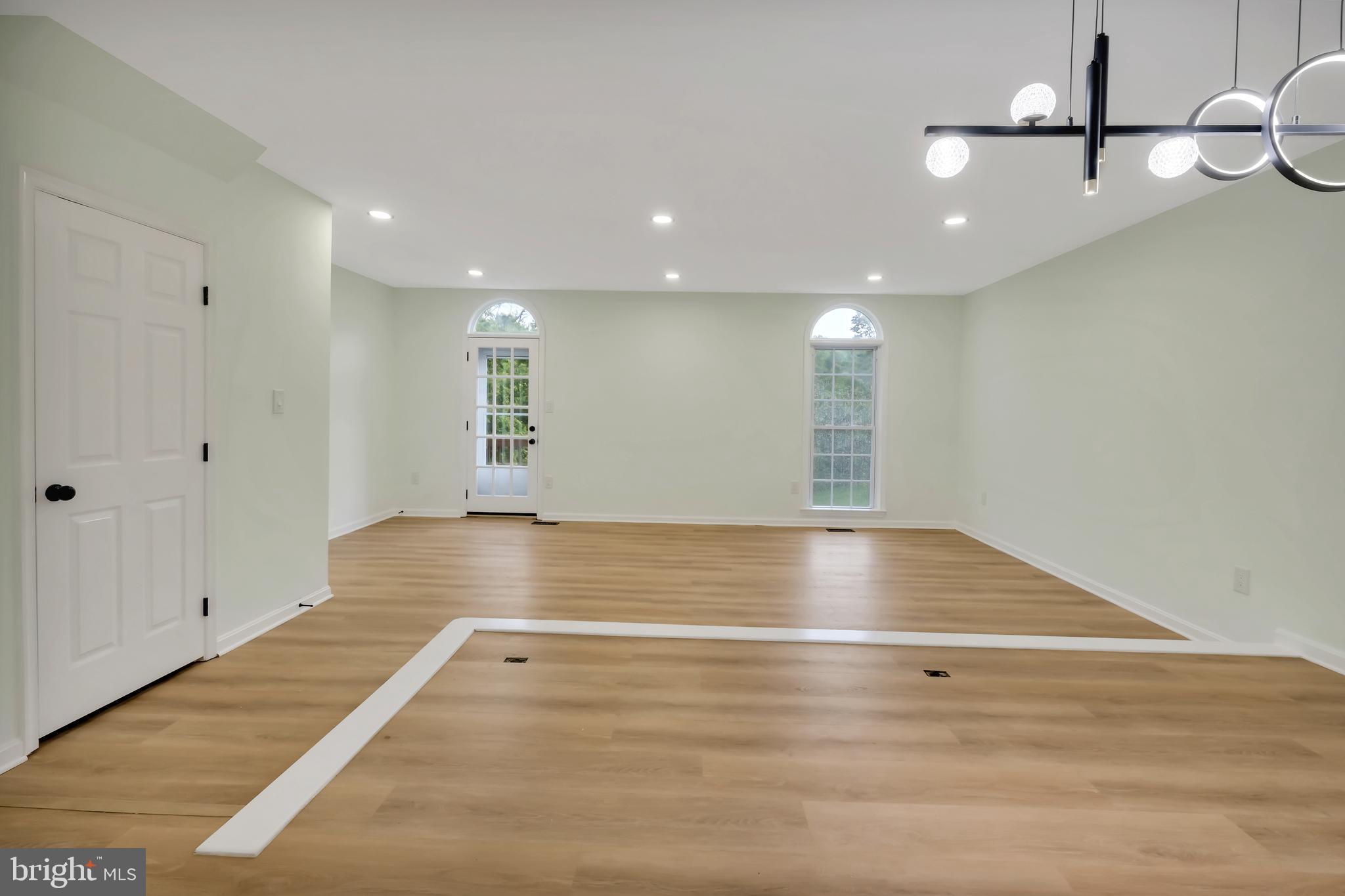 CAROLINE OAKS - Residential
