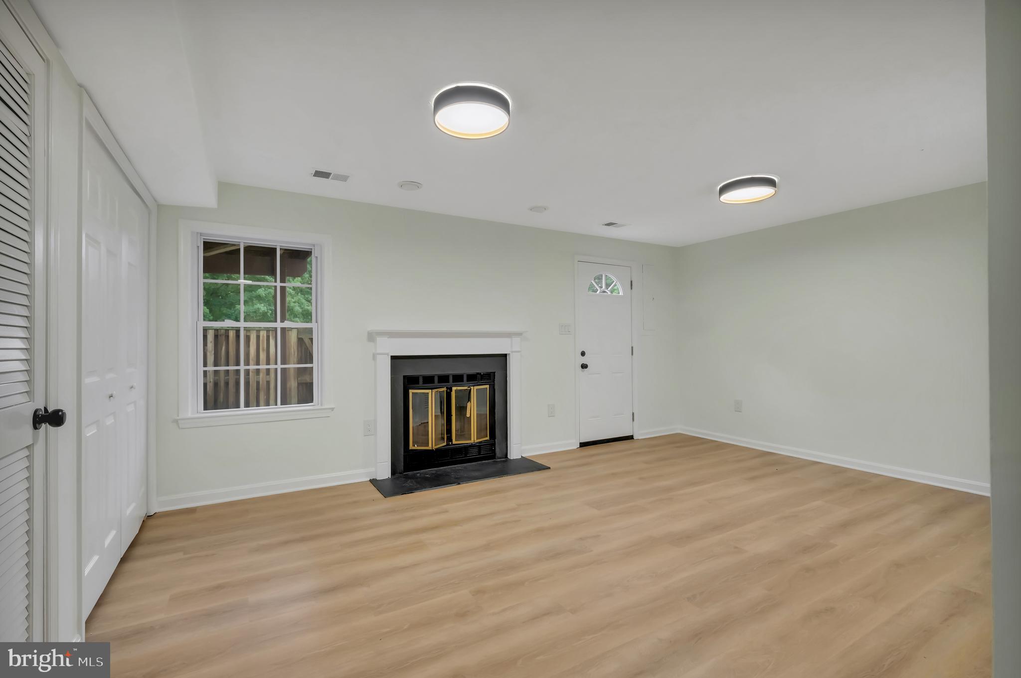 CAROLINE OAKS - Residential