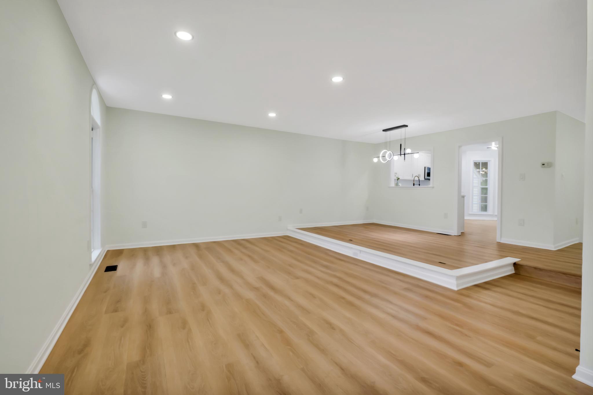 CAROLINE OAKS - Residential