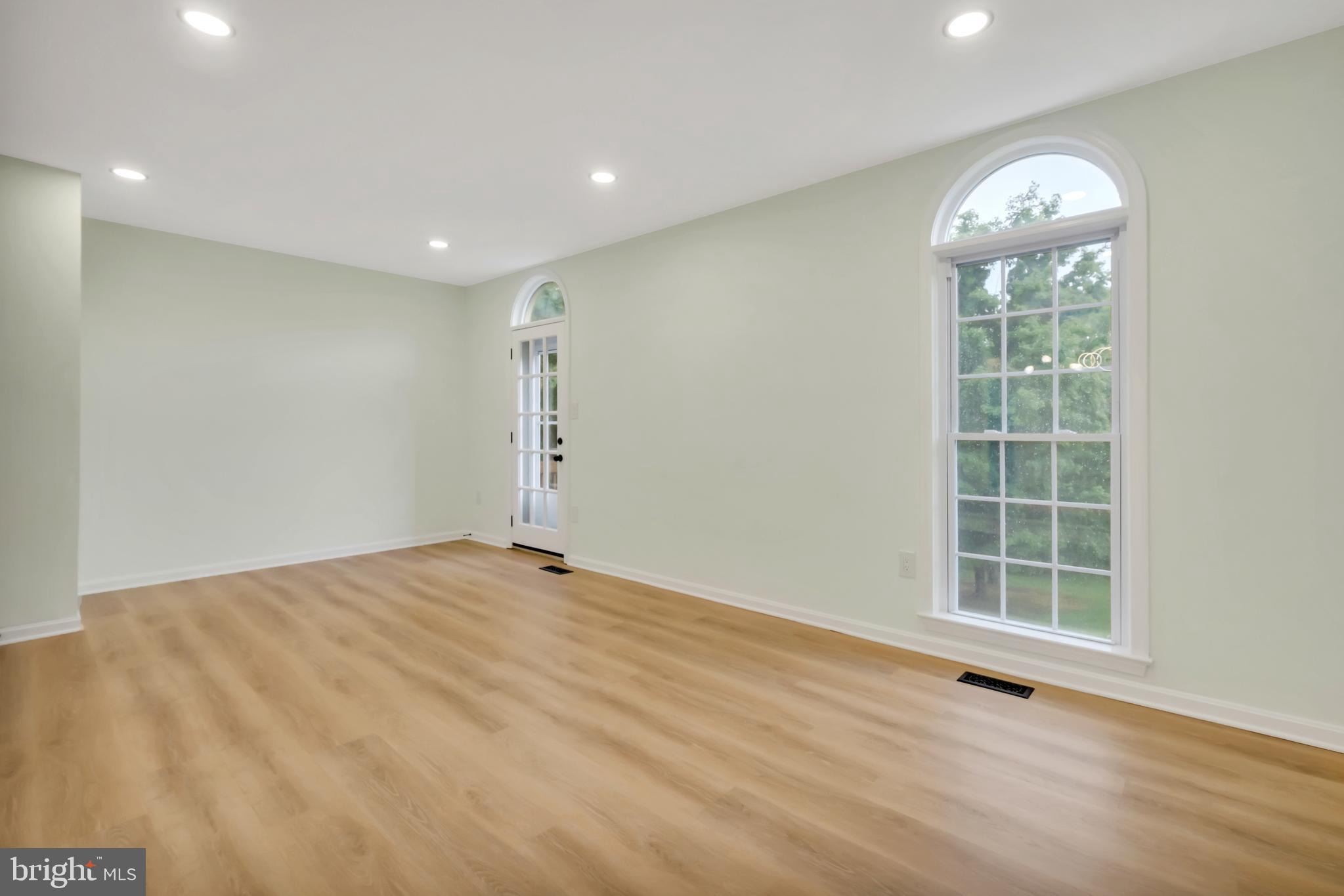 CAROLINE OAKS - Residential