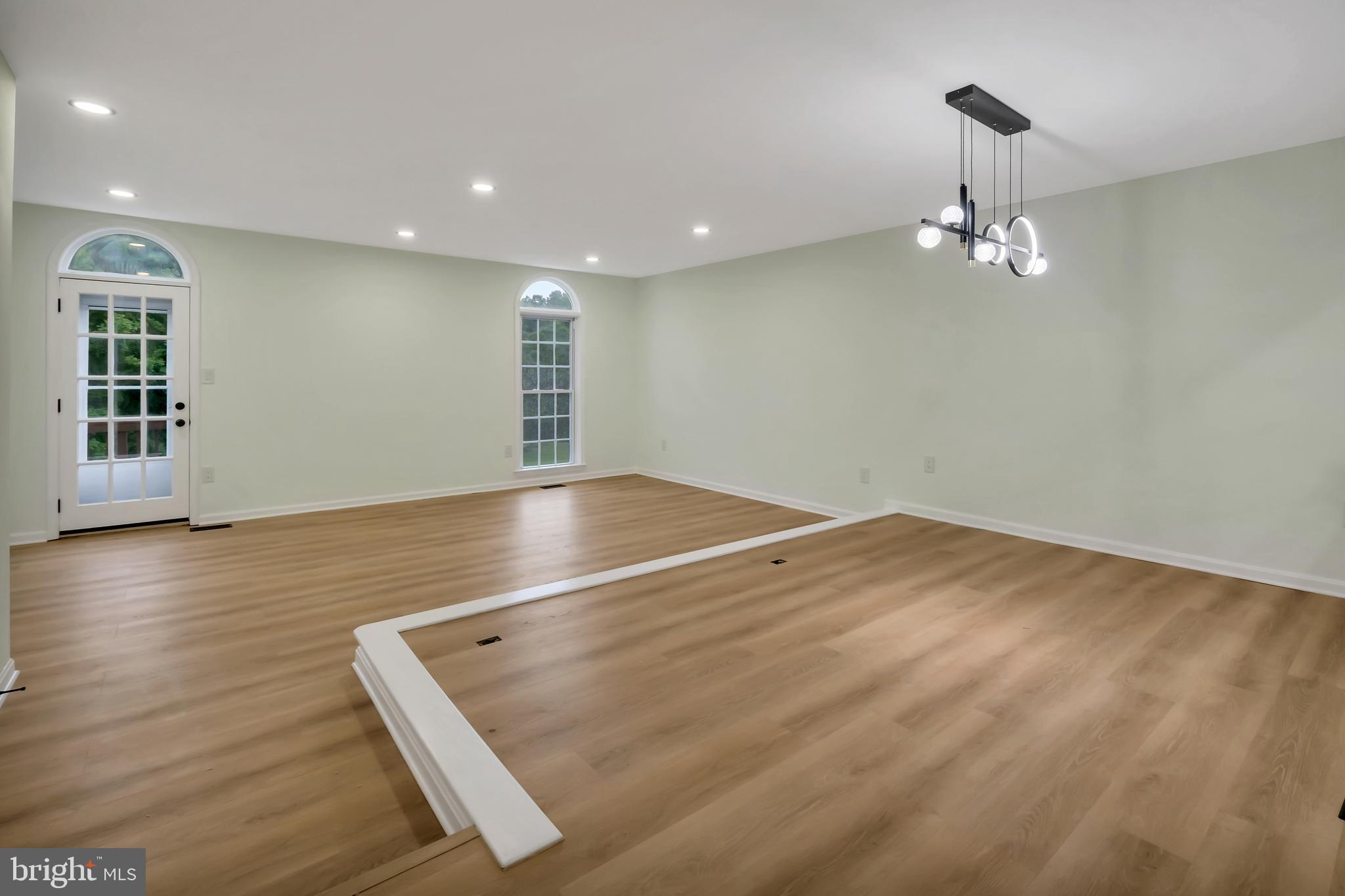 CAROLINE OAKS - Residential
