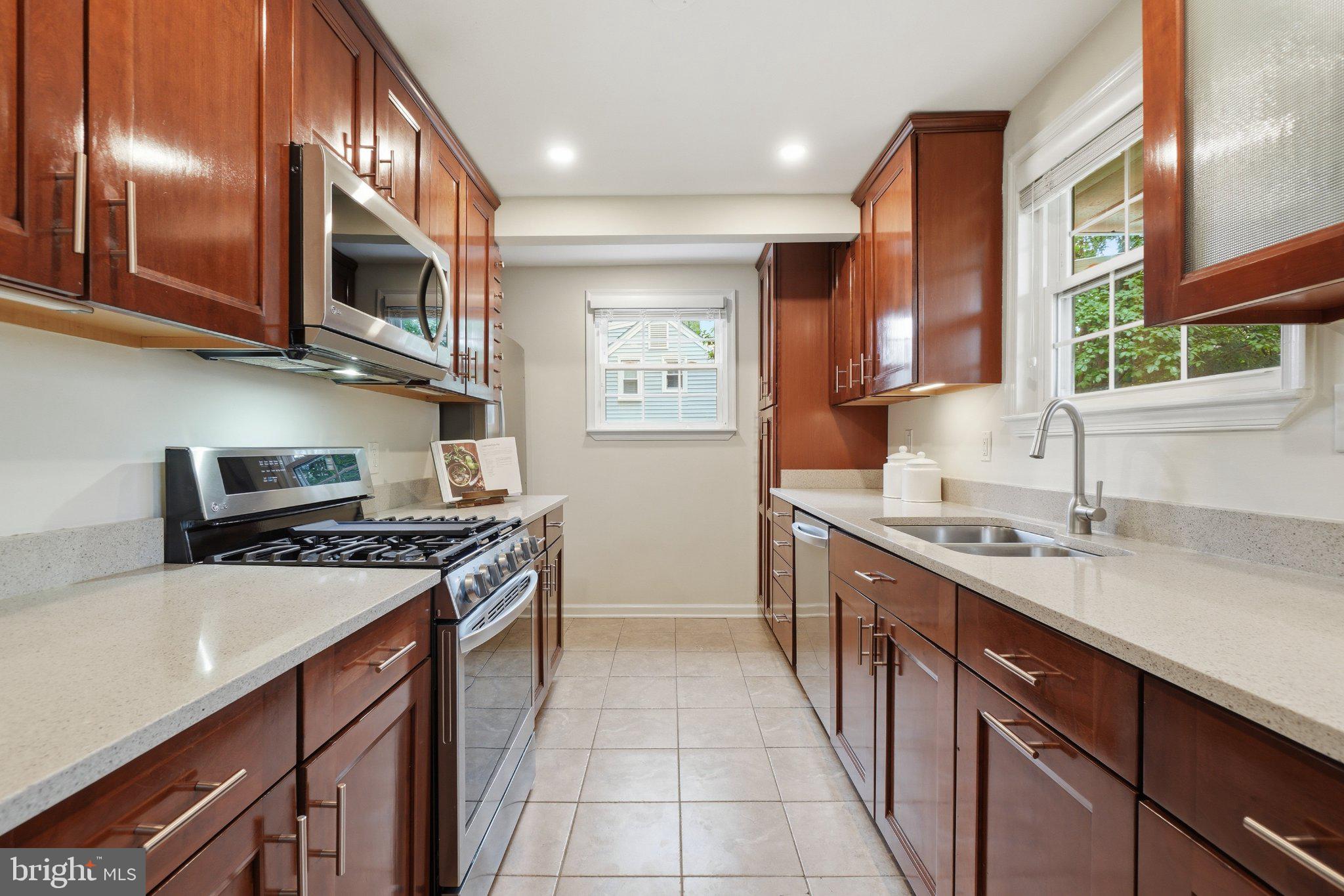 SLADES BROYHILL PARK - Residential
